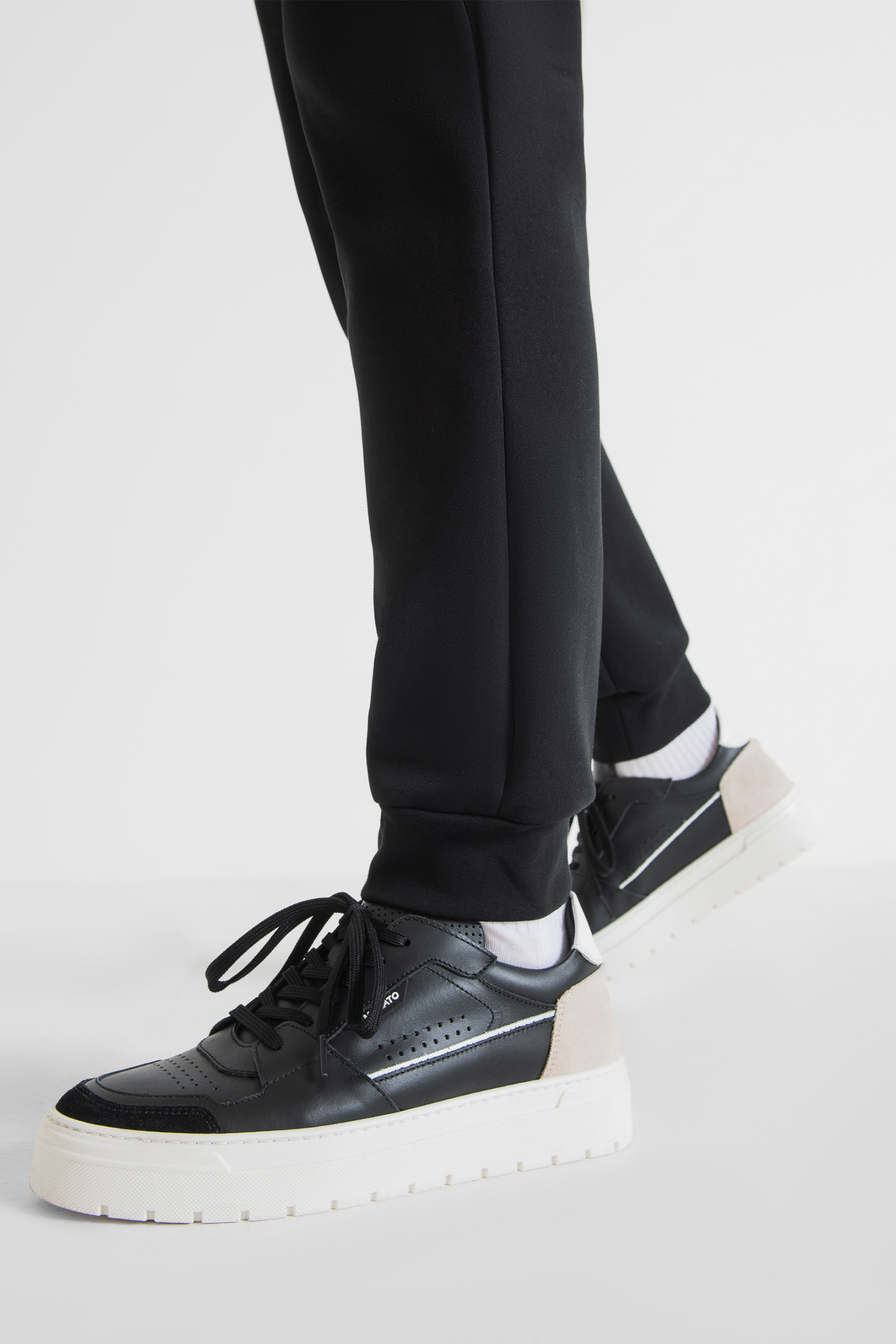 Чоловічі чорні шкіряні снікерси Antony Morato MMFW01688.LE300001;9000