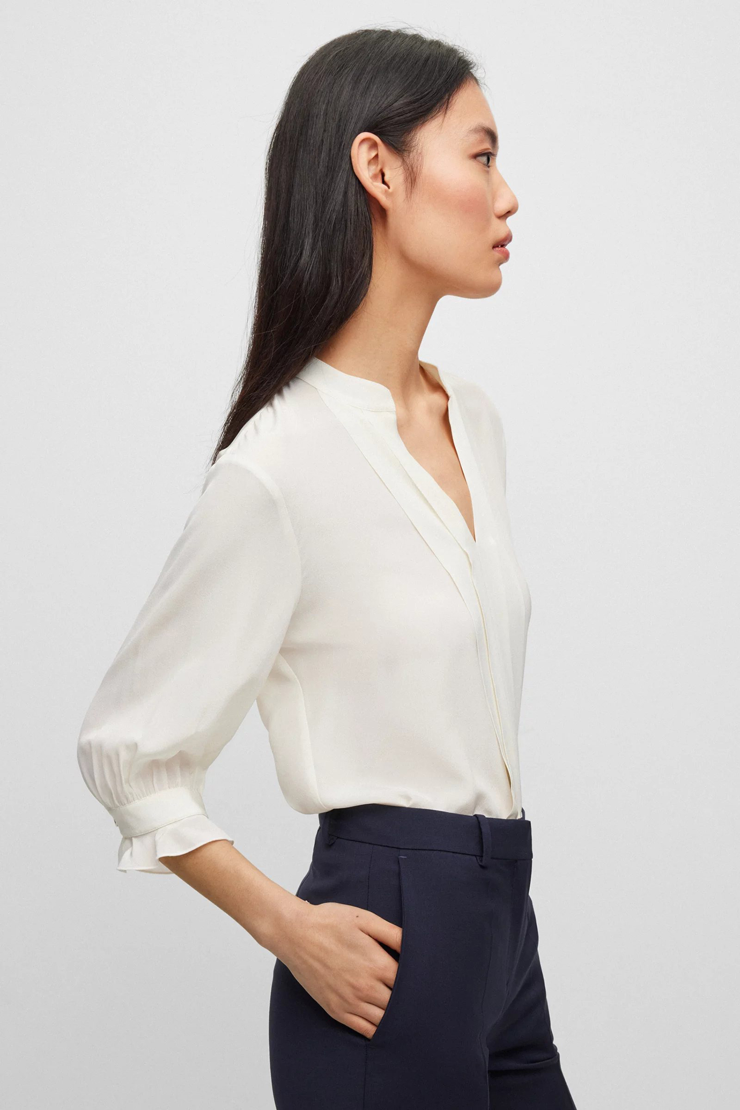 Женская белая шелковая блуза BOSS 50494739;118