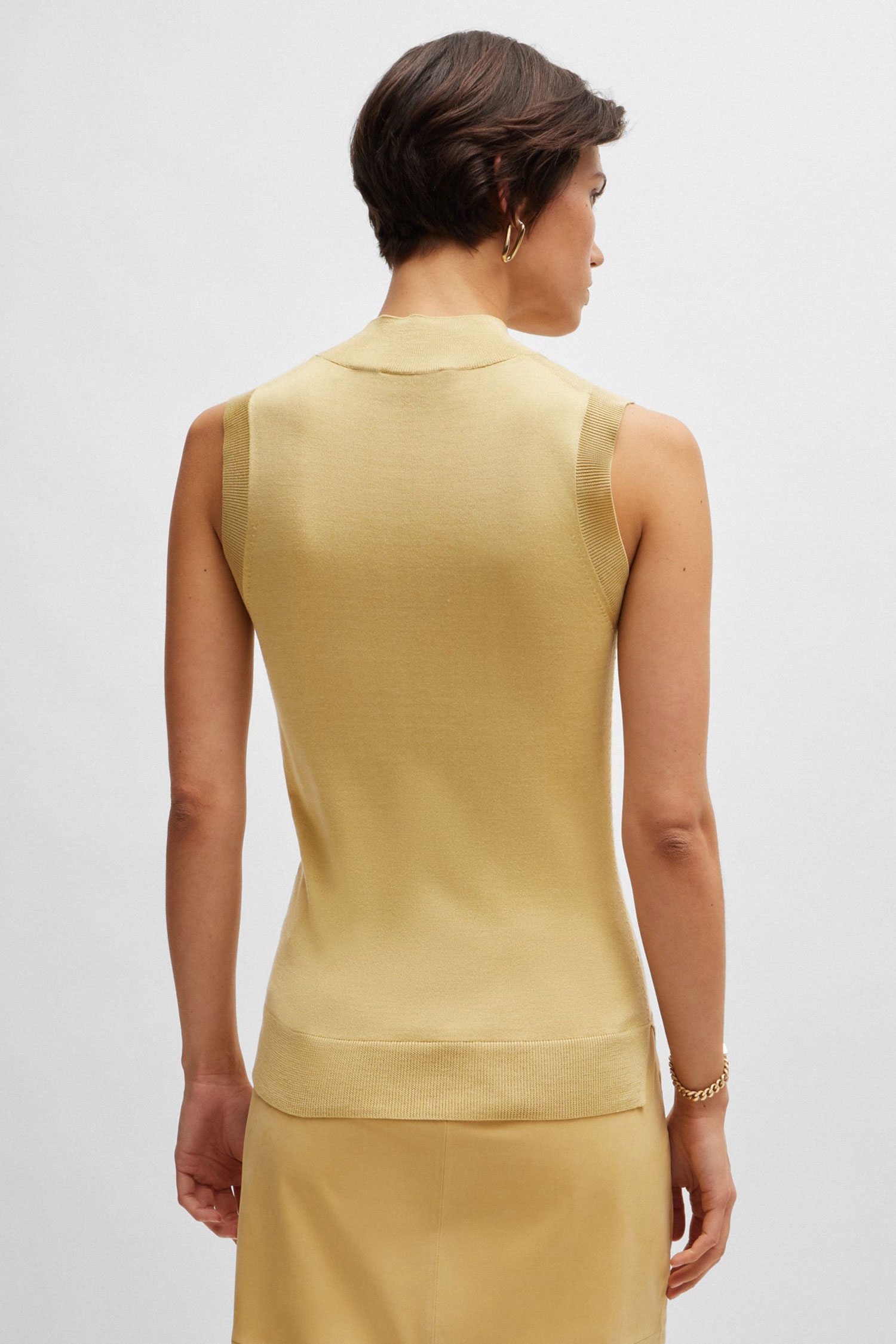 Жіночий бежевий шовковий топ BOSS 50514200;754