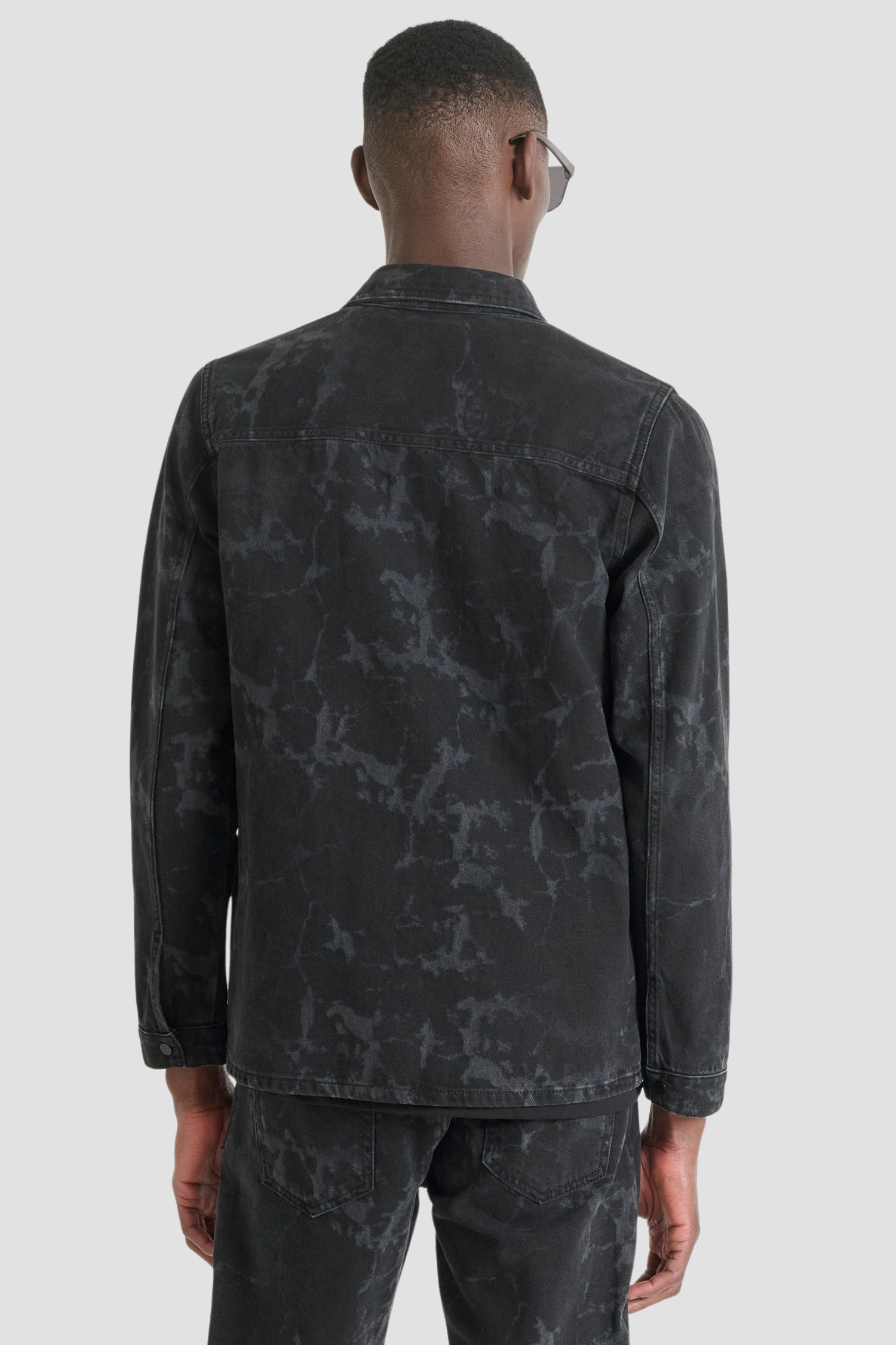 Мужская черная джинсовая рубашка с узором Antony Morato MMSL00763.FA700143;9000