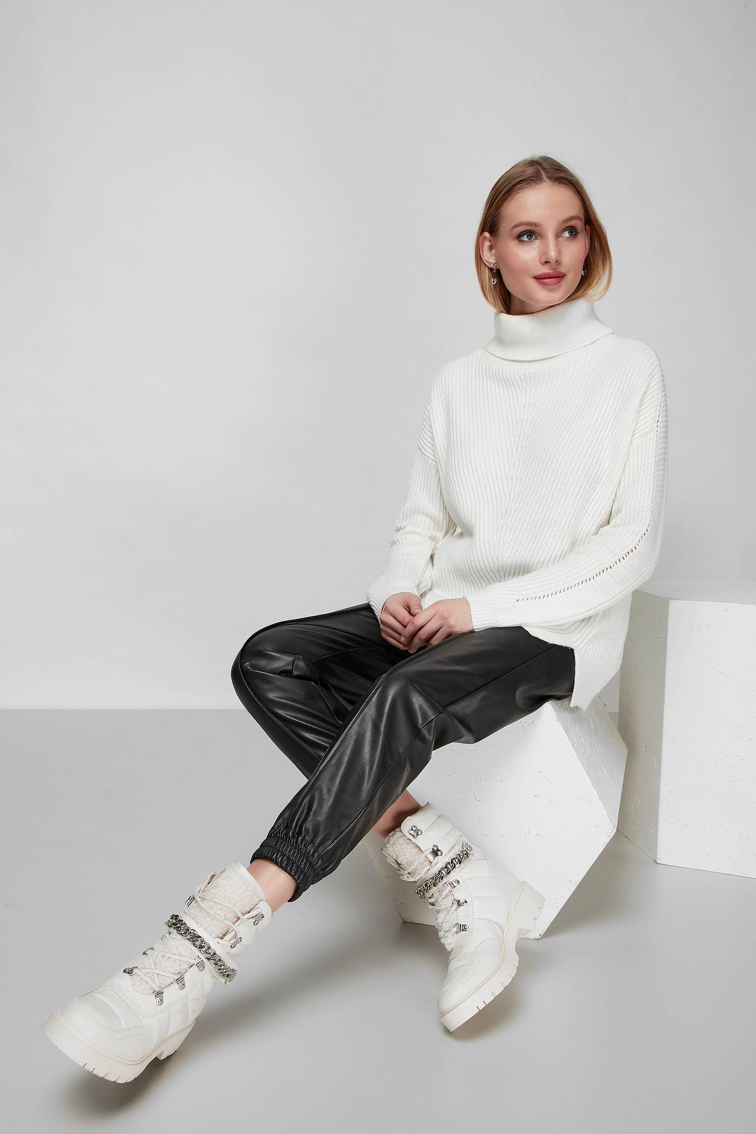 Жіночий білий светр Guess W1BR51.Z2WL0;G012