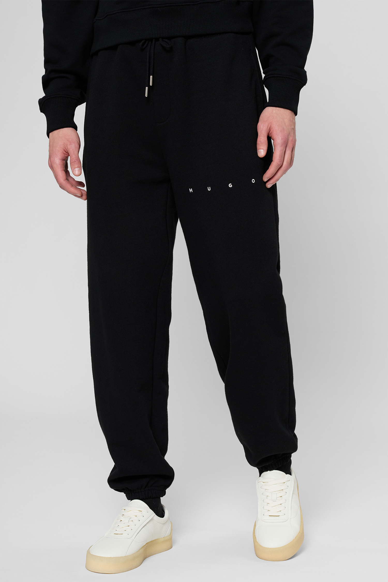 Чоловічі чорні спортивні штани HUGO 50553357;001