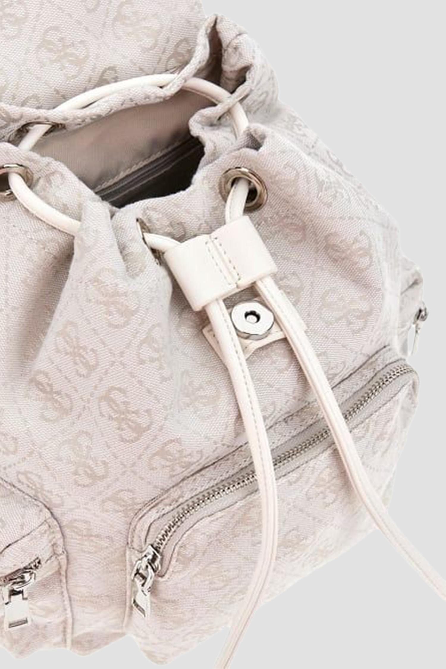 Женский белый рюкзак с узором Guess — Ultrashop