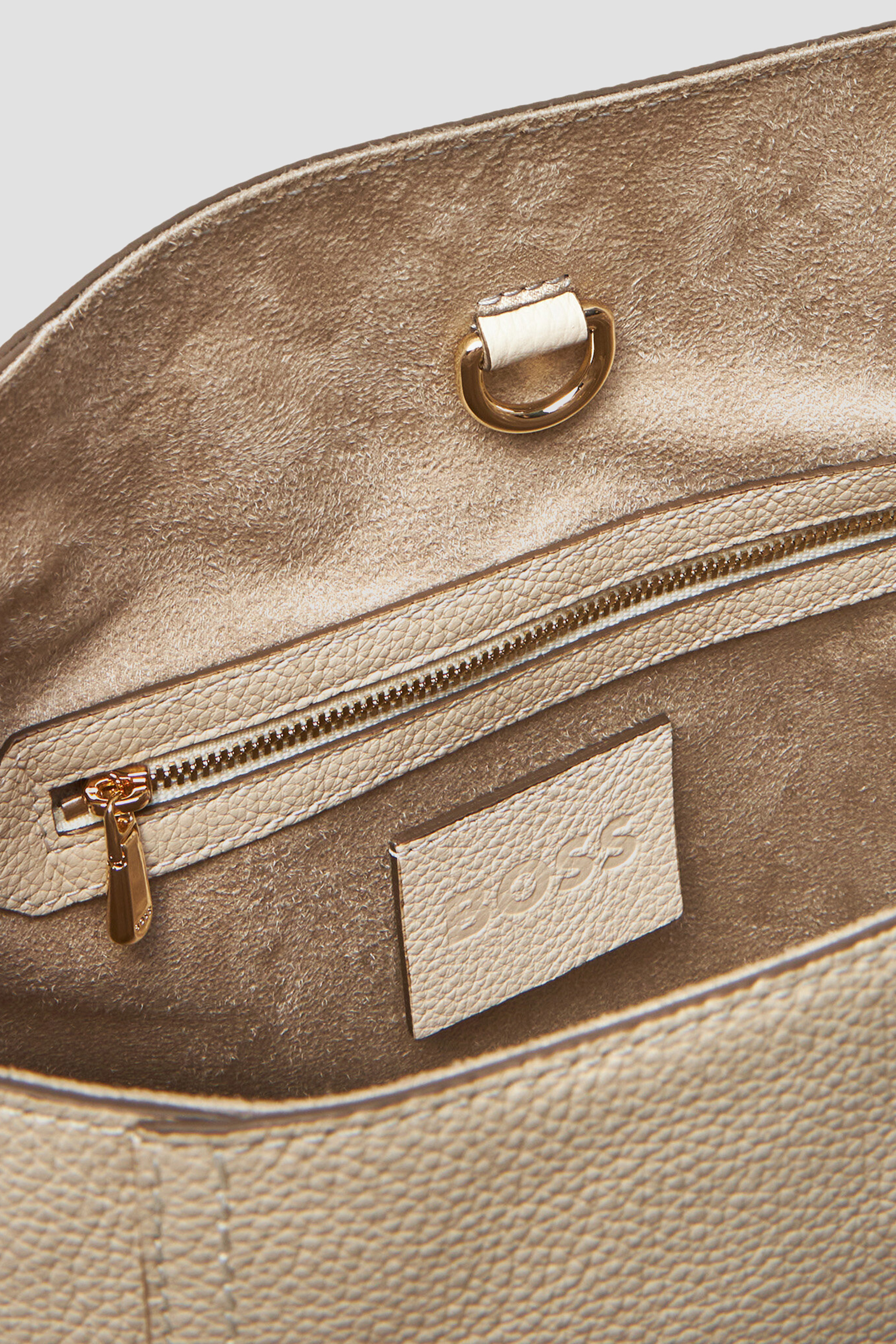 Женская бежевая кожаная сумка BOSS 50547744;114