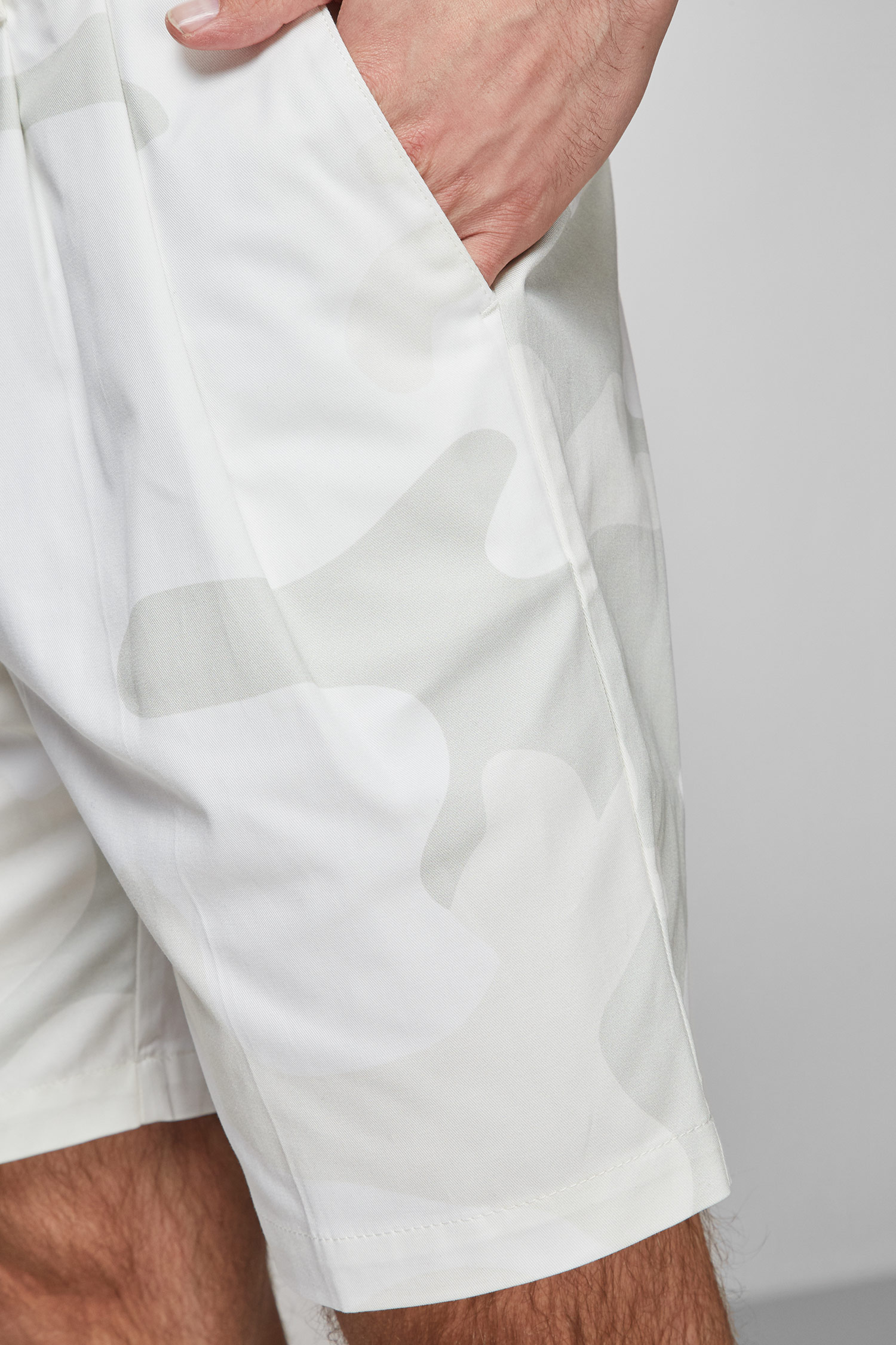 Мужские белые шорты BOSS 50448805;100