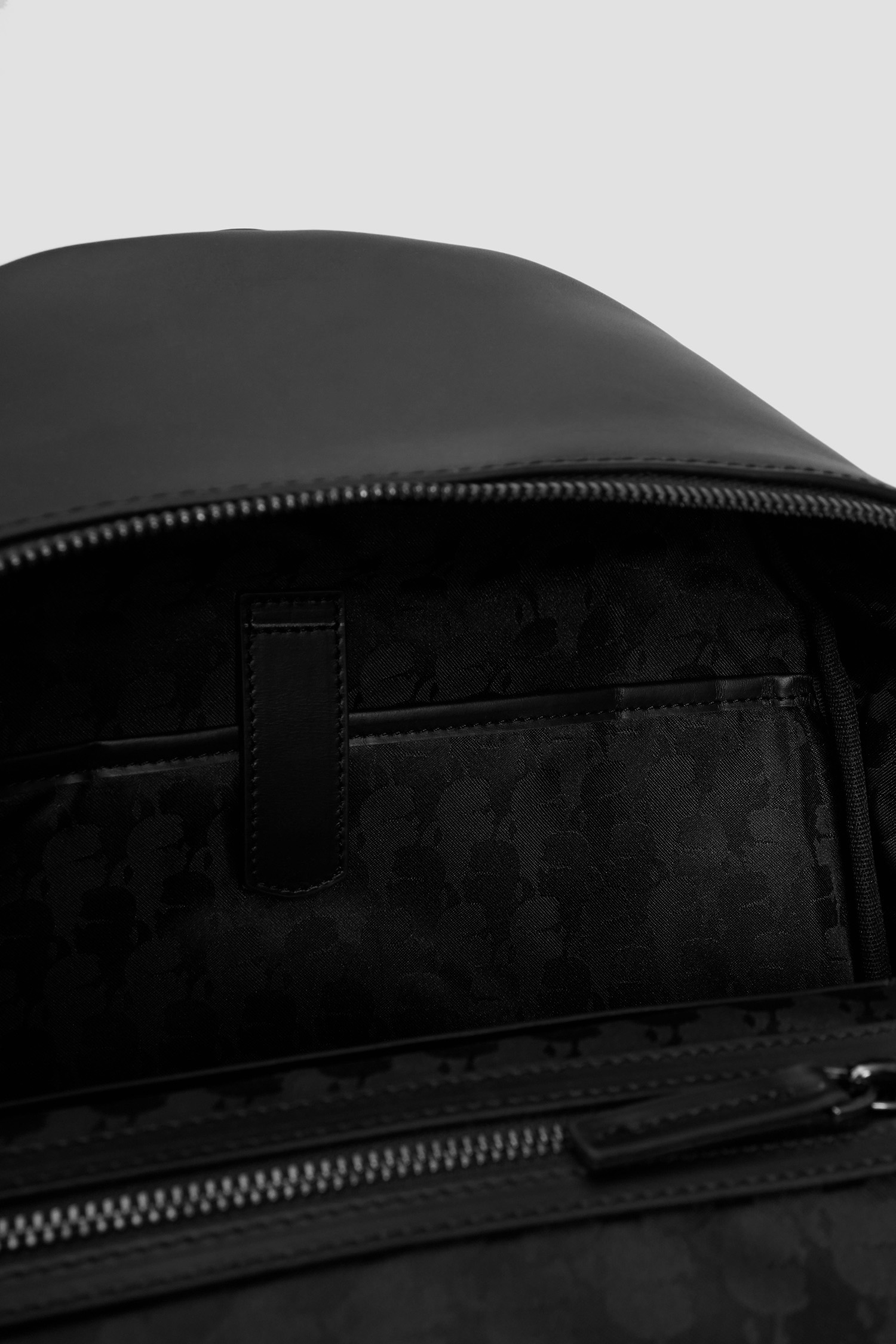 Мужской черный кожаный рюкзак Karl Lagerfeld 511453.815901;990