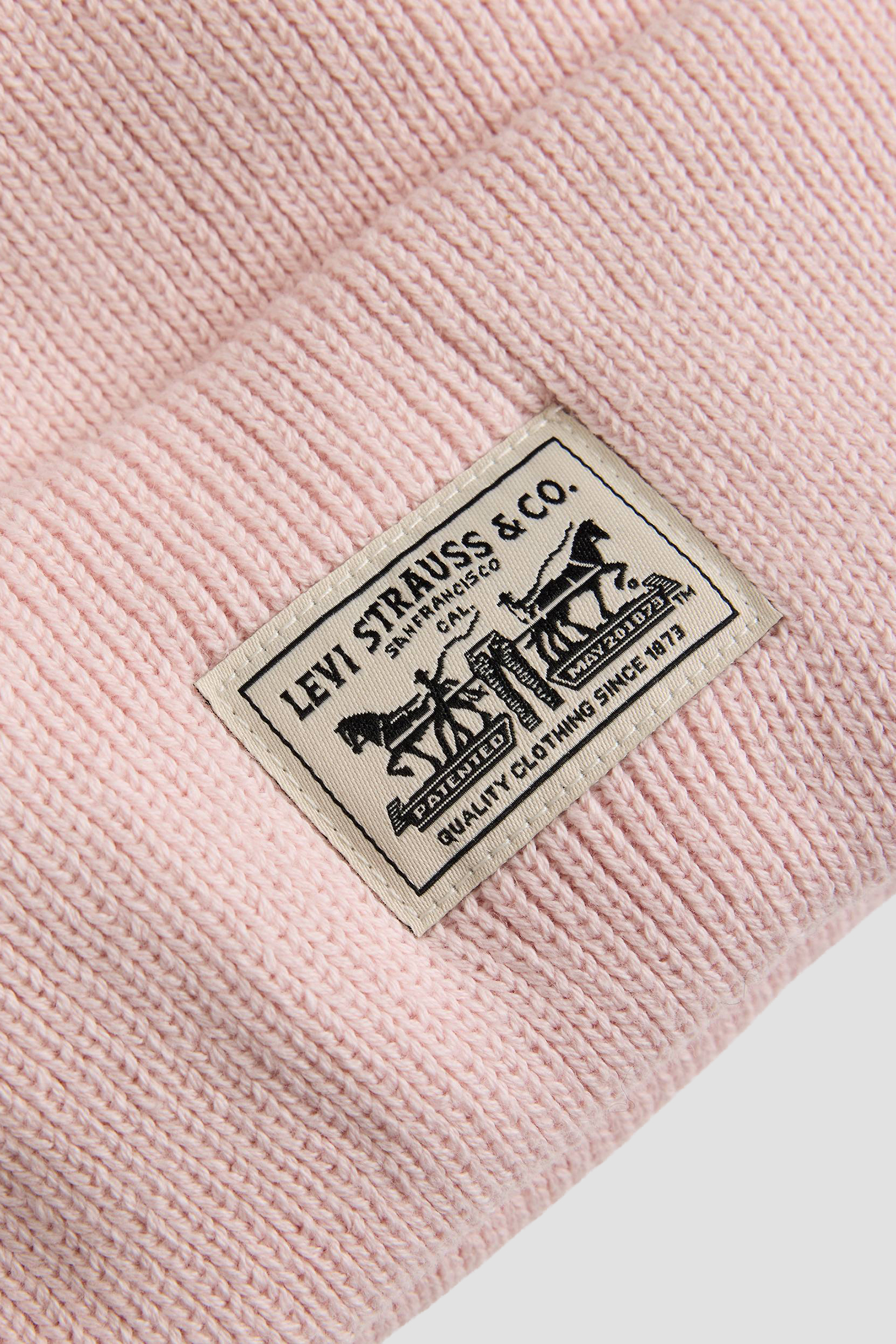 Женская пудровая шапка Levi’s® 000J7;0008