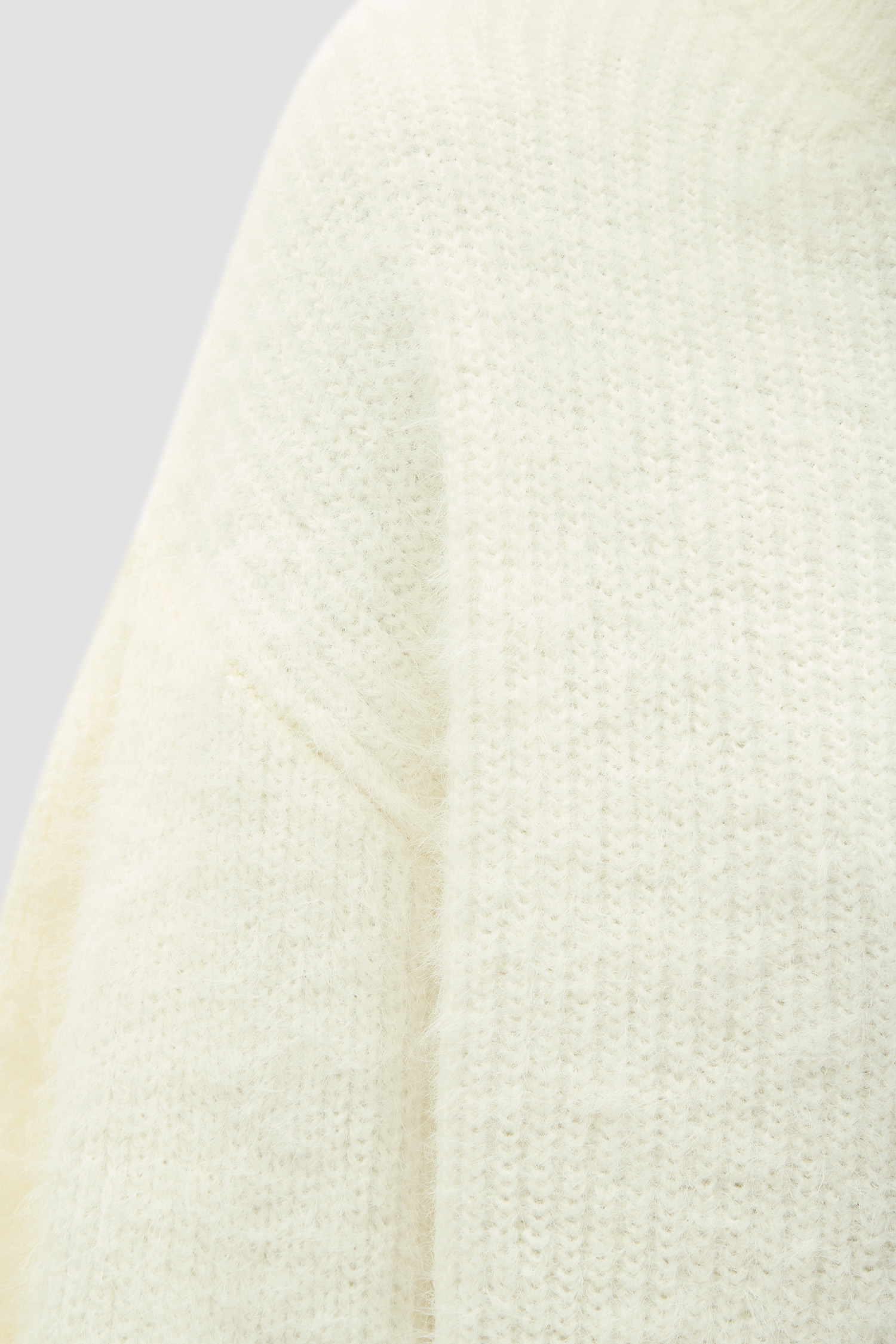 Женский белый свитер Guess W4BR25.Z3BH0;G012