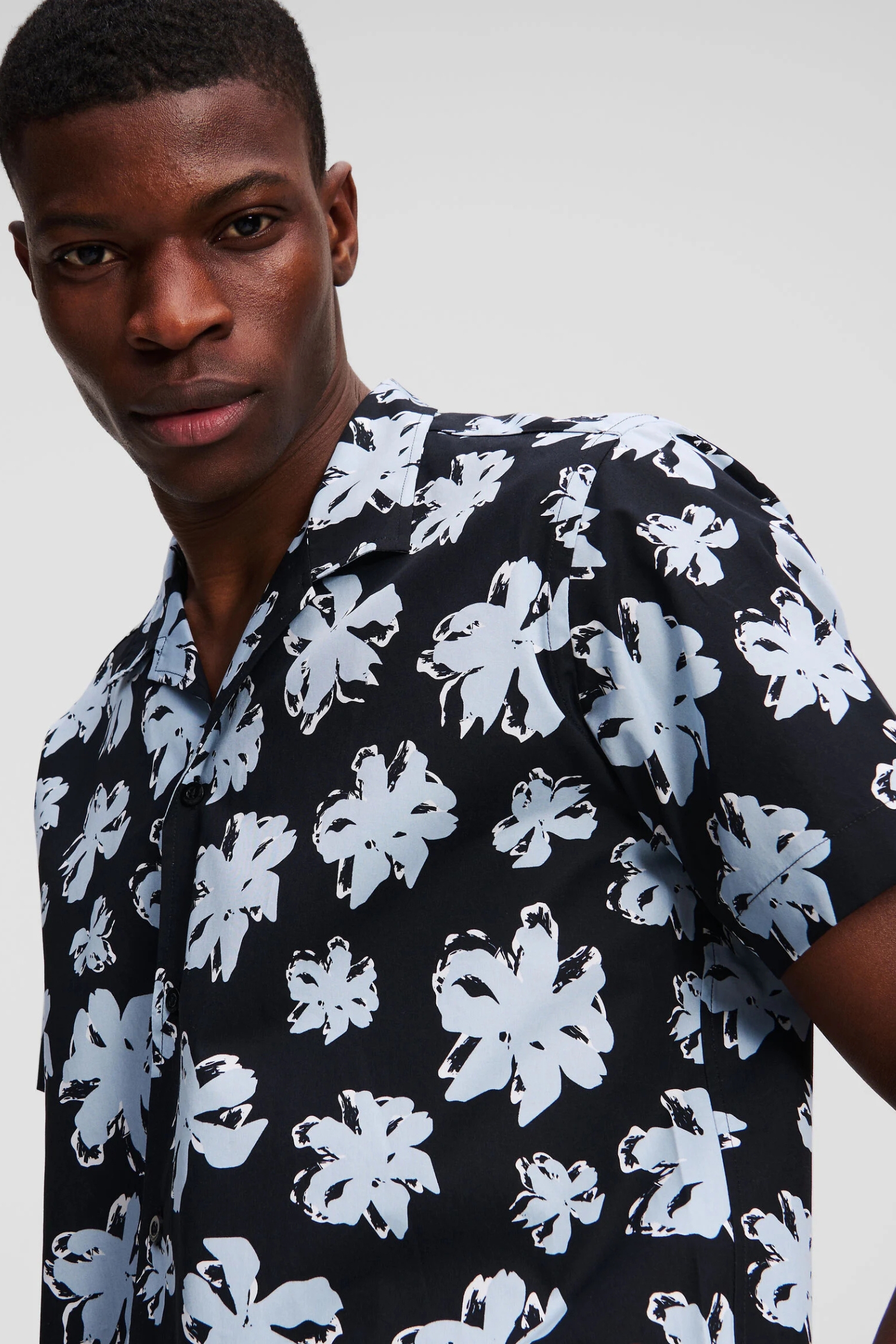 Мужская черная рубашка с узором Karl Lagerfeld 552624.605521;996