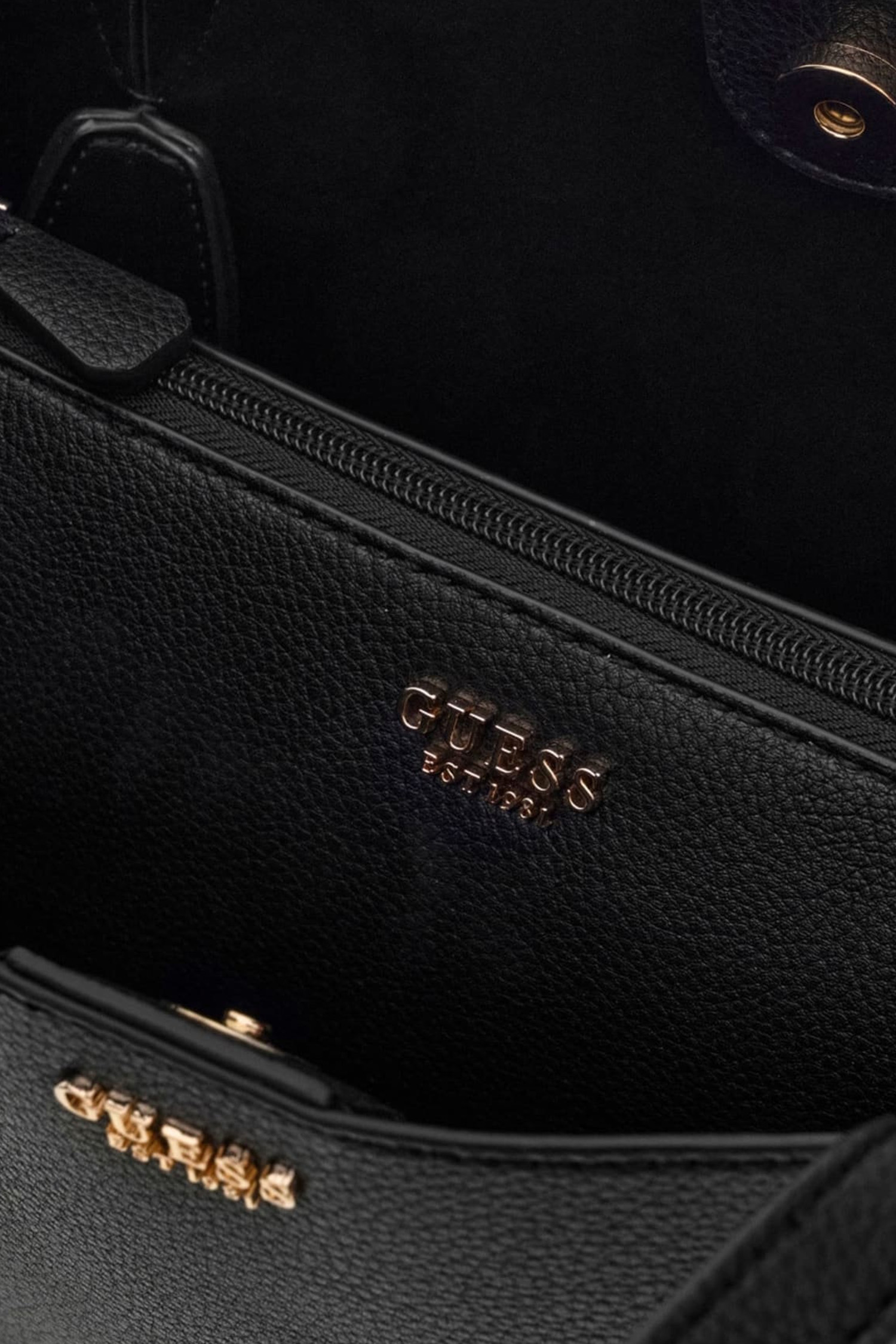Женская черная сумка Guess HWBG97.35060;BLA