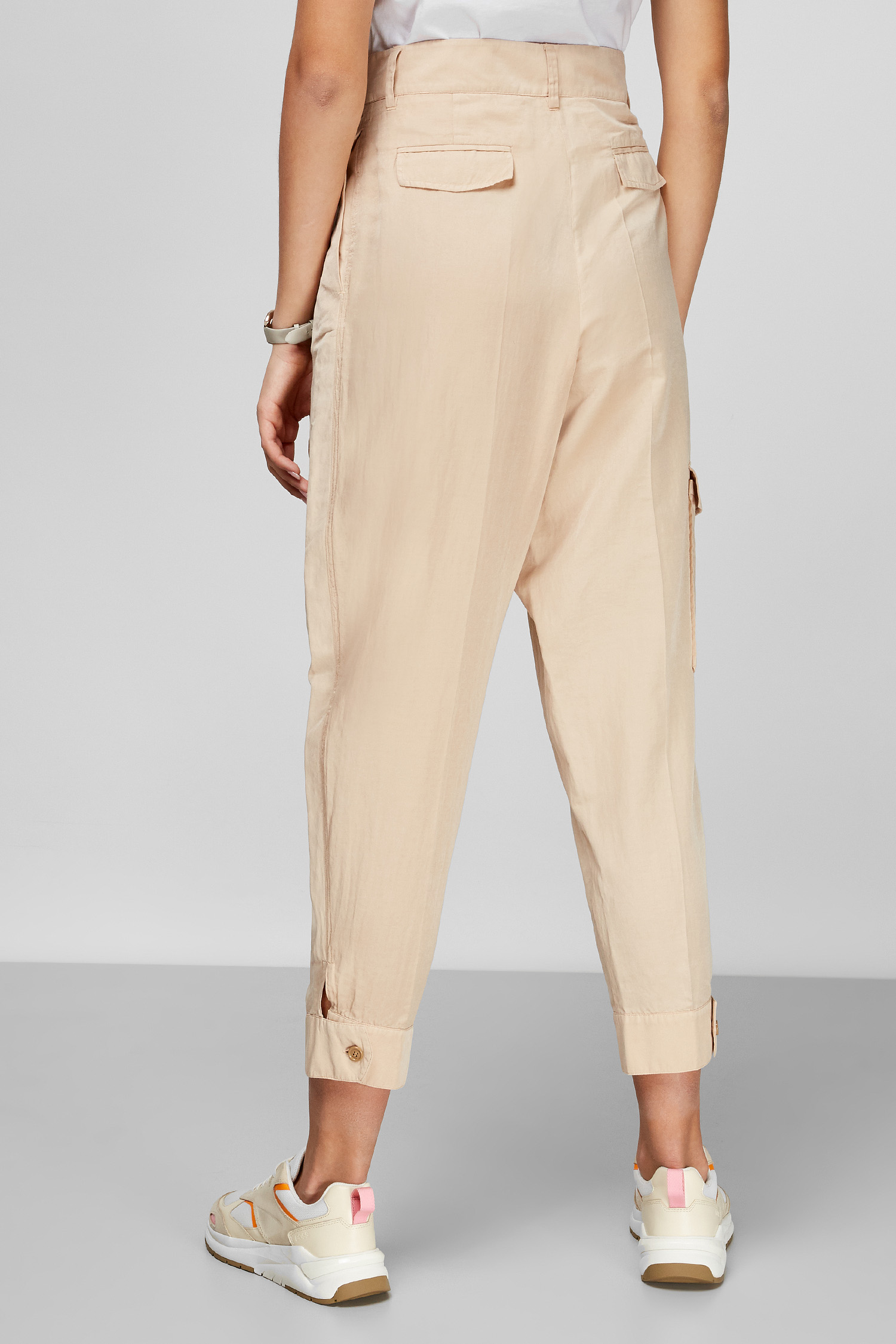 Женские бежевые брюки BOSS 50447703;262