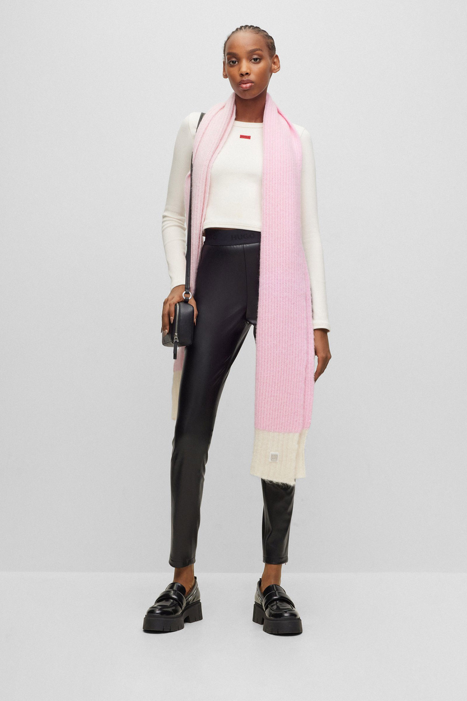 Женский розовый шарф HUGO 50500985;689