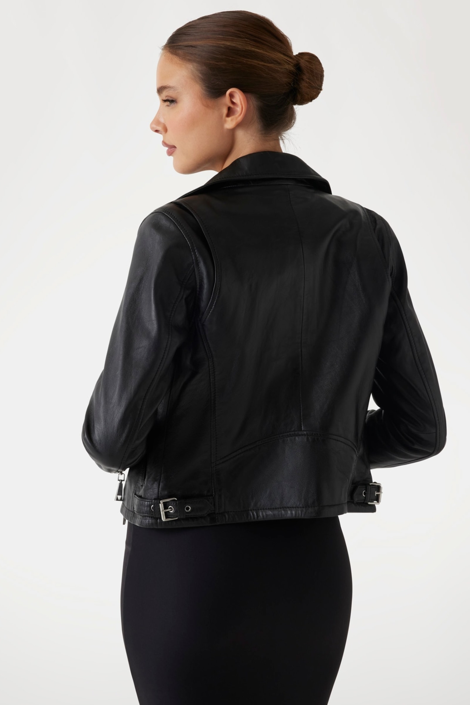 Женская черная кожаная косуха Guess W3BL83.L0O00;JTMU