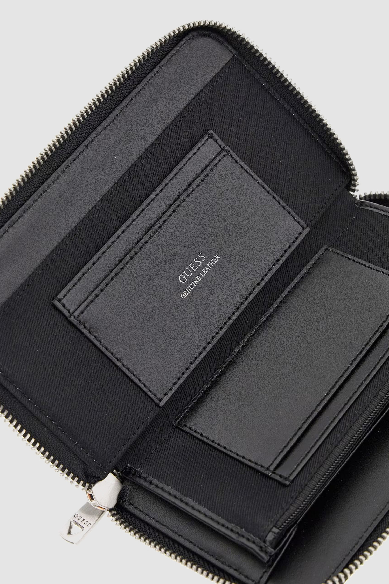 Мужской черный кожаный кошелек Guess SMBAGR.LEA28;BLA