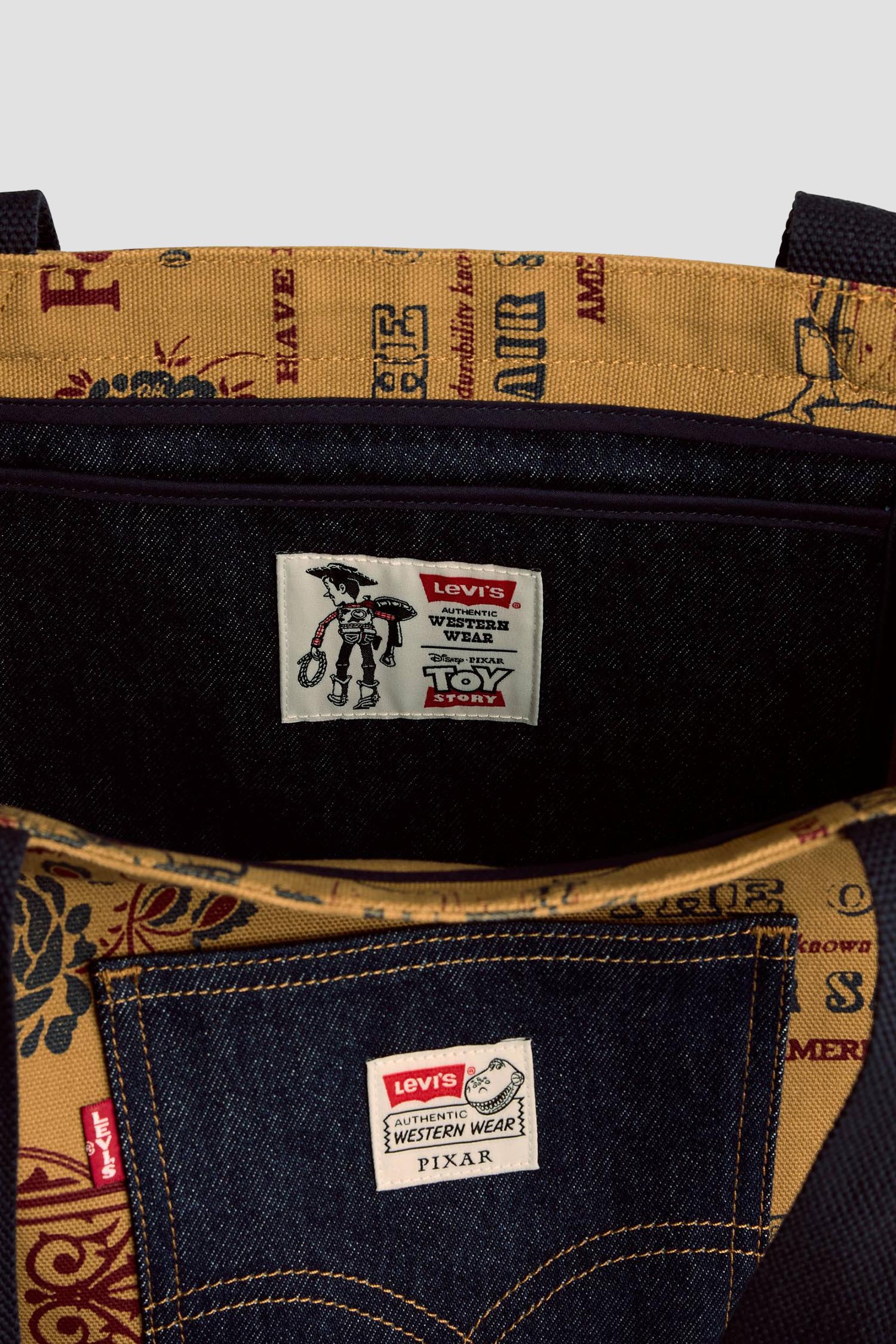 Шоппер с узором Levi's® x Toy Story Levi’s® 003FD;0000