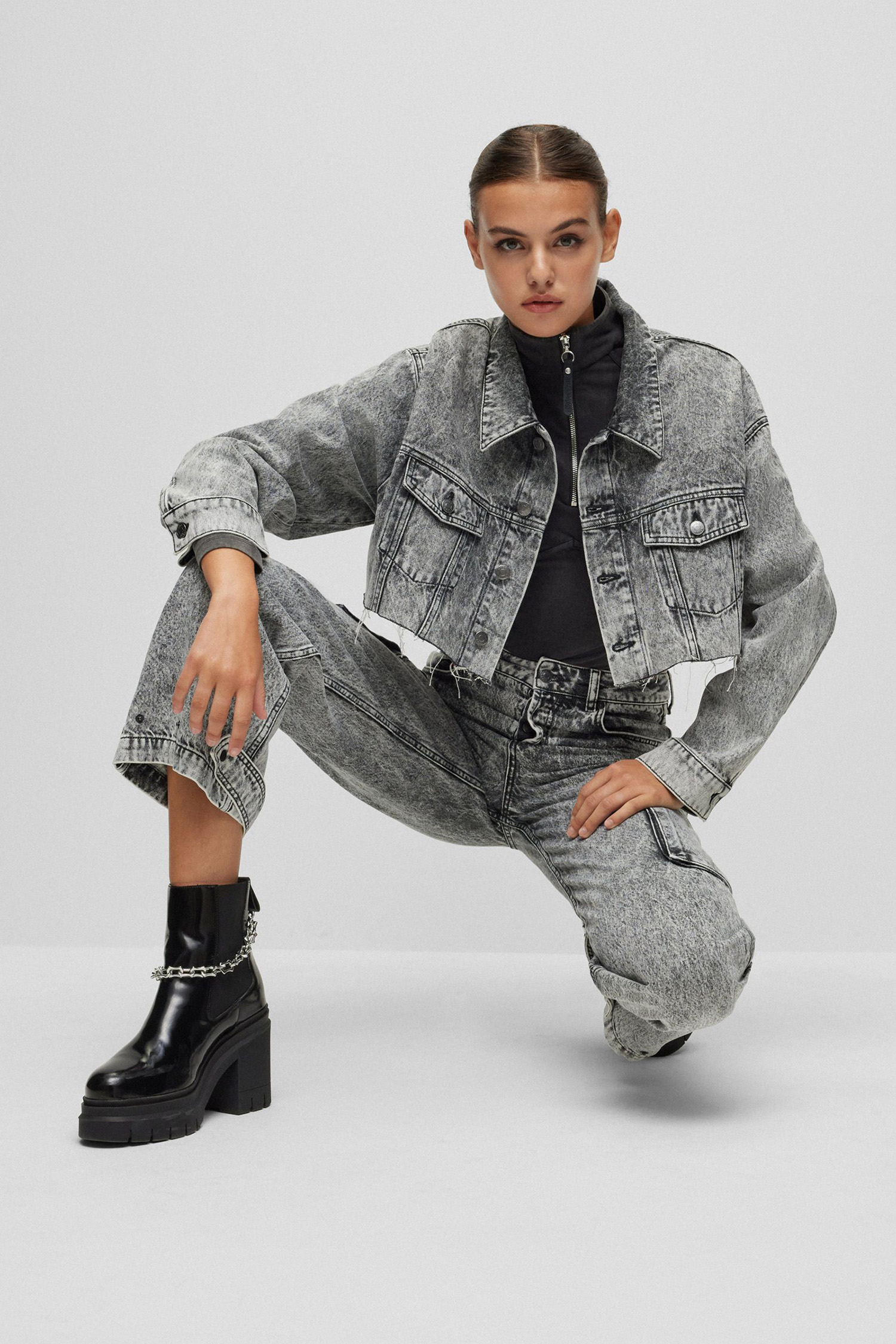 Жіноча сіра джинсова куртка HUGO 50508816;027