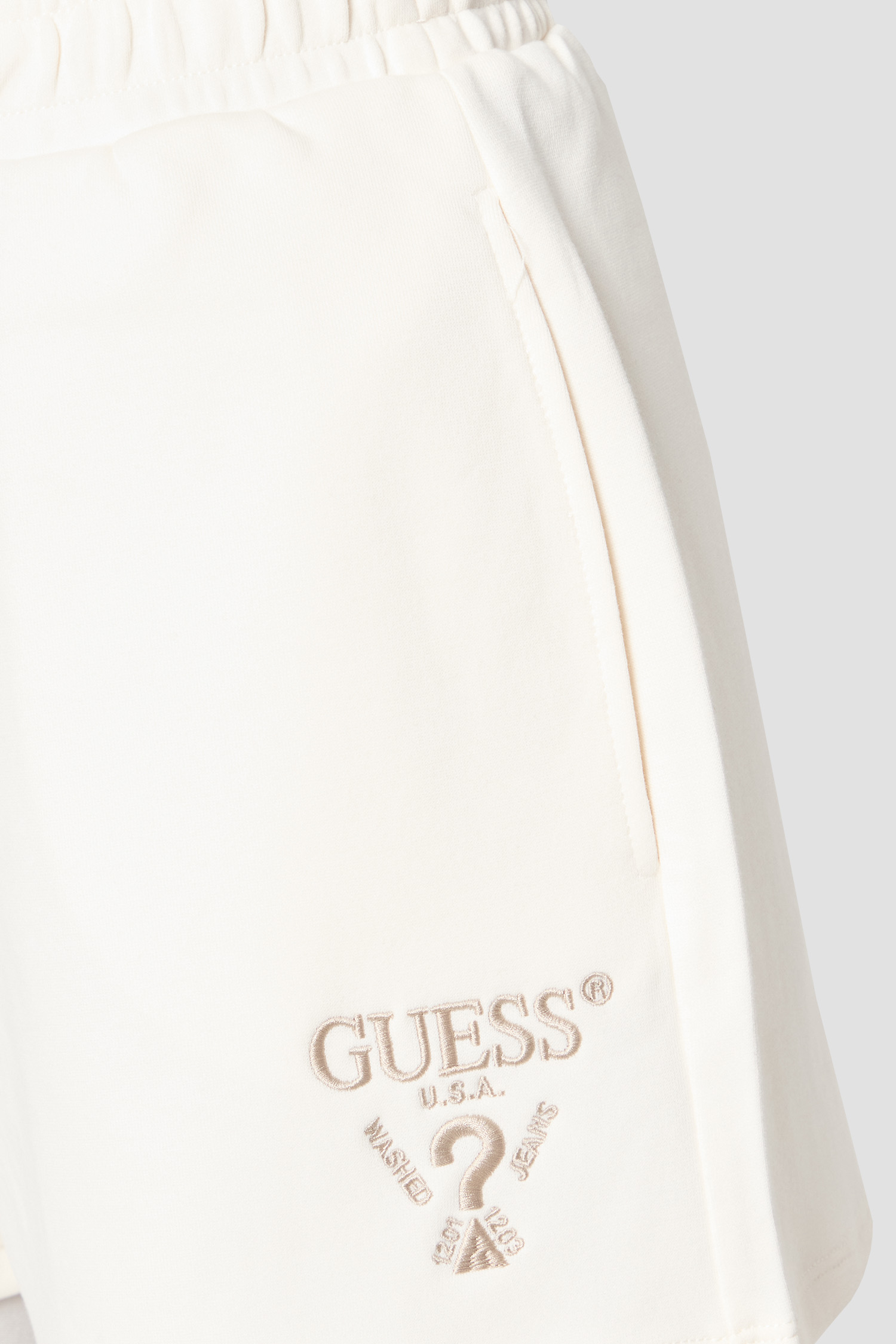 Женские белые шорты Guess V5GD19.KC3D2;G6K5