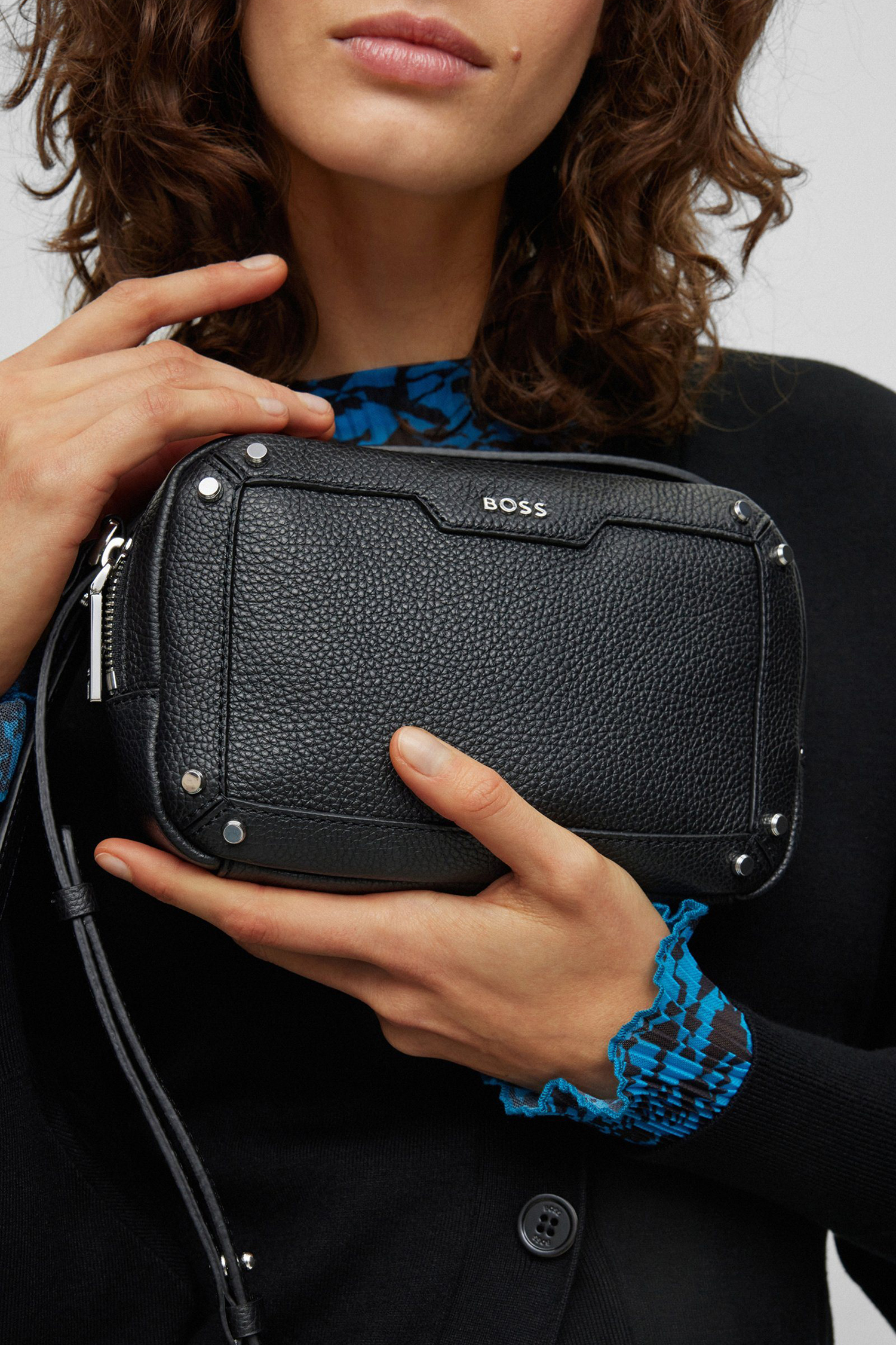Женская черная кожаная сумка BOSS 50499133;001