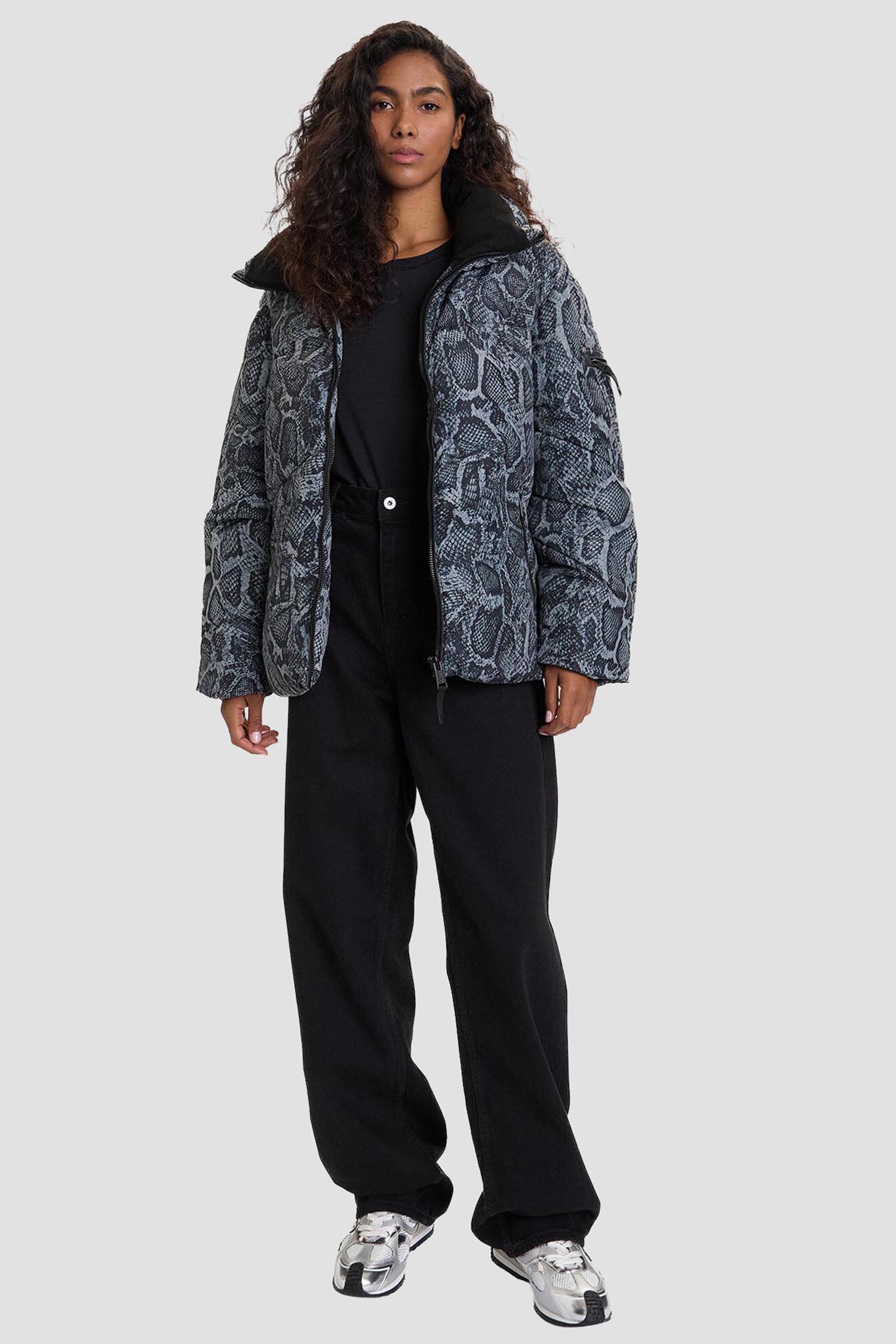 Женская синяя куртка с узором Guess W5BL47.W3702;PJ37