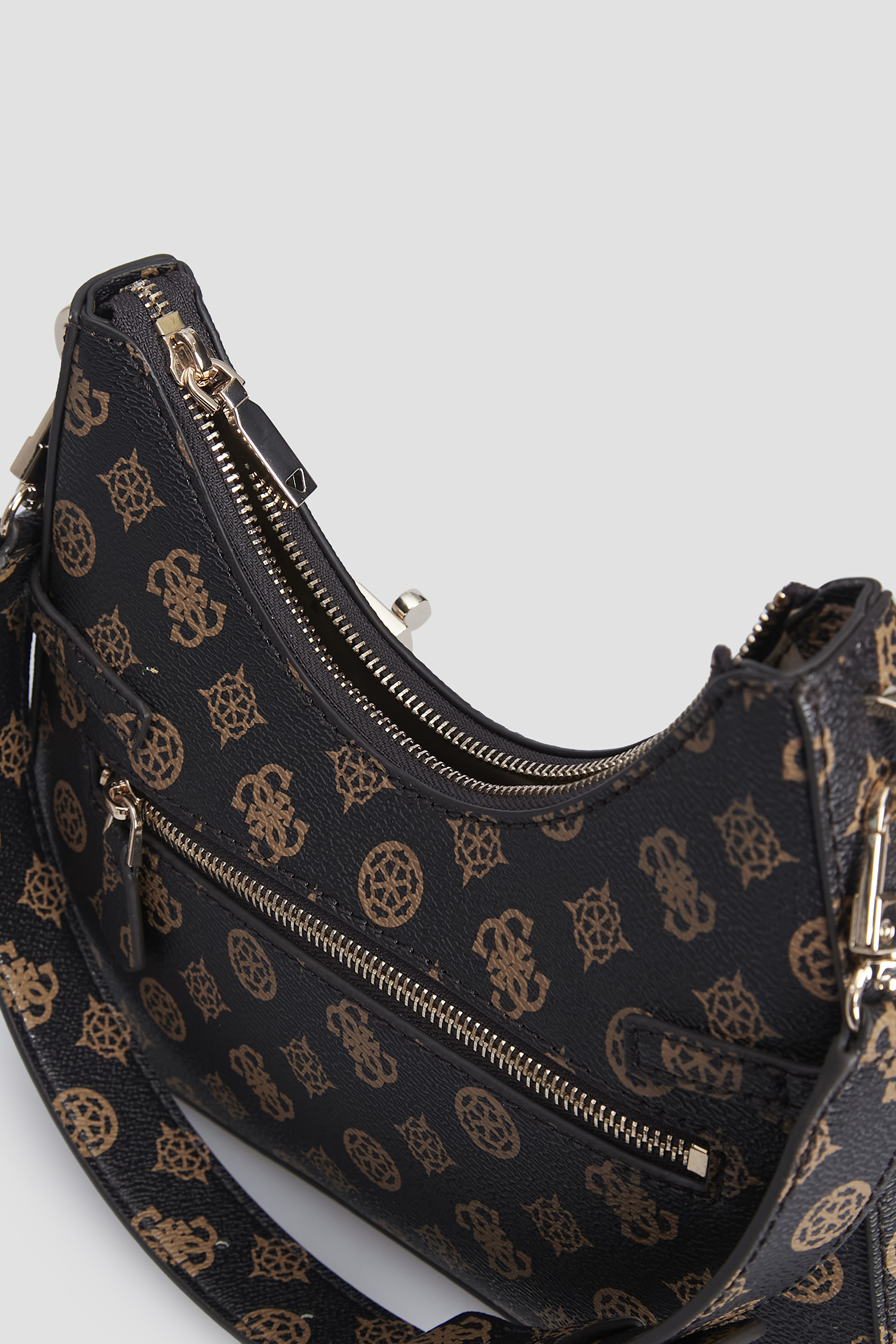 Жіноча темно-коричнева сумка Guess HWPG92.26020;MLO