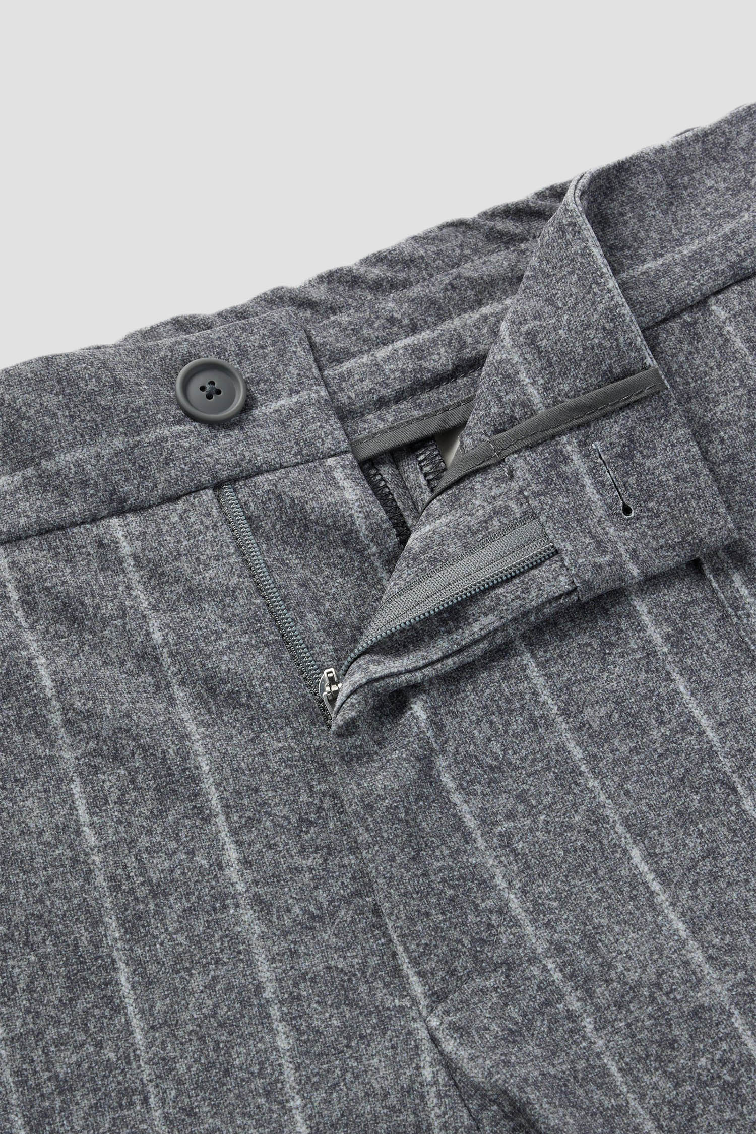 Мужские серые брюки в полоску BOSS 50530651;030