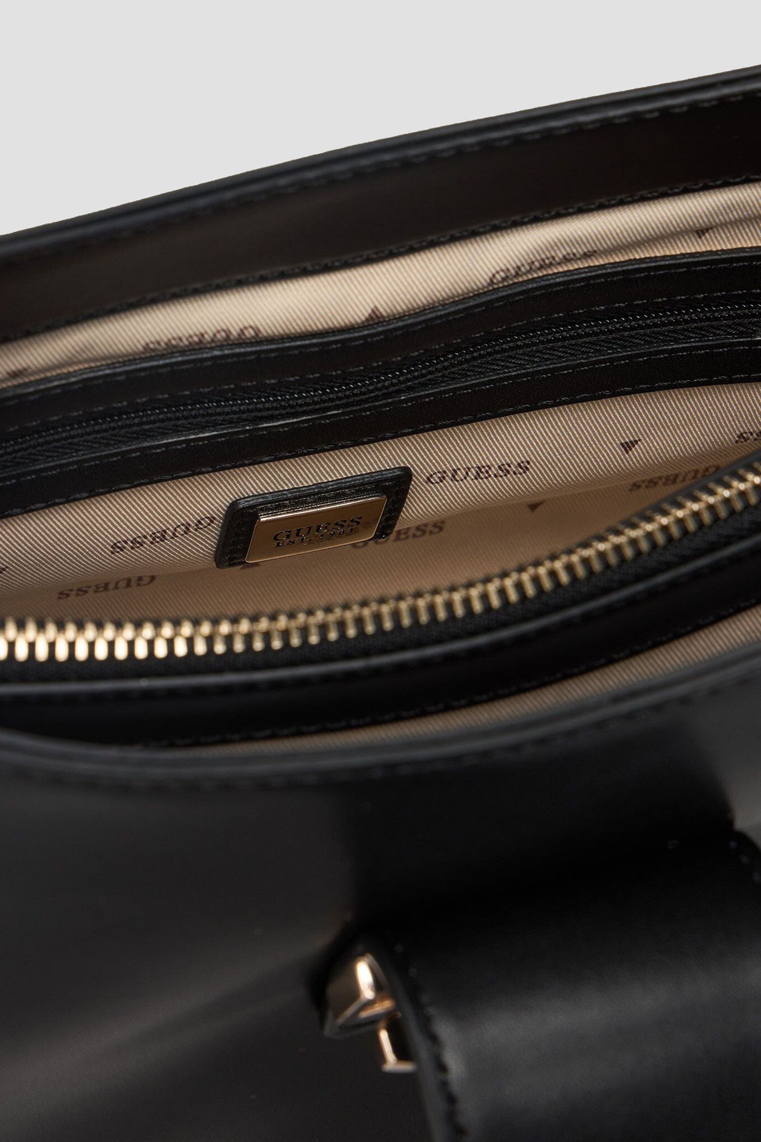 Женская черная сумка Guess HWVG98.91010;BLA