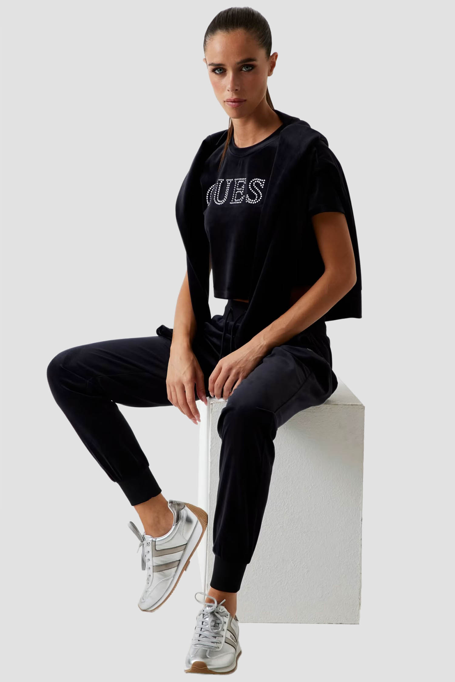 Жіночий чорний топ Guess V3BI01.K0232;JBLK