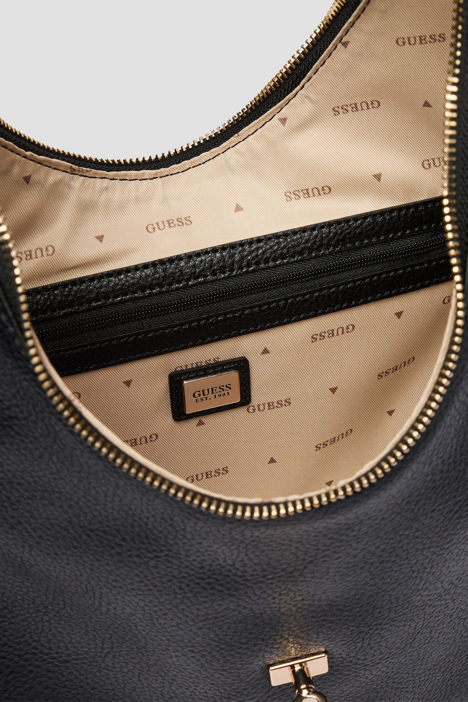 Жіноча чорна сумка Guess HWBG98.97020;BLA