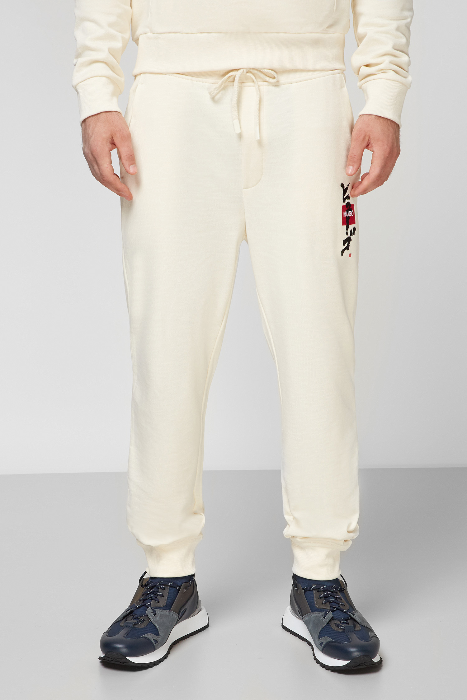 Чоловічі білі спортивні штани HUGO 50448389;107
