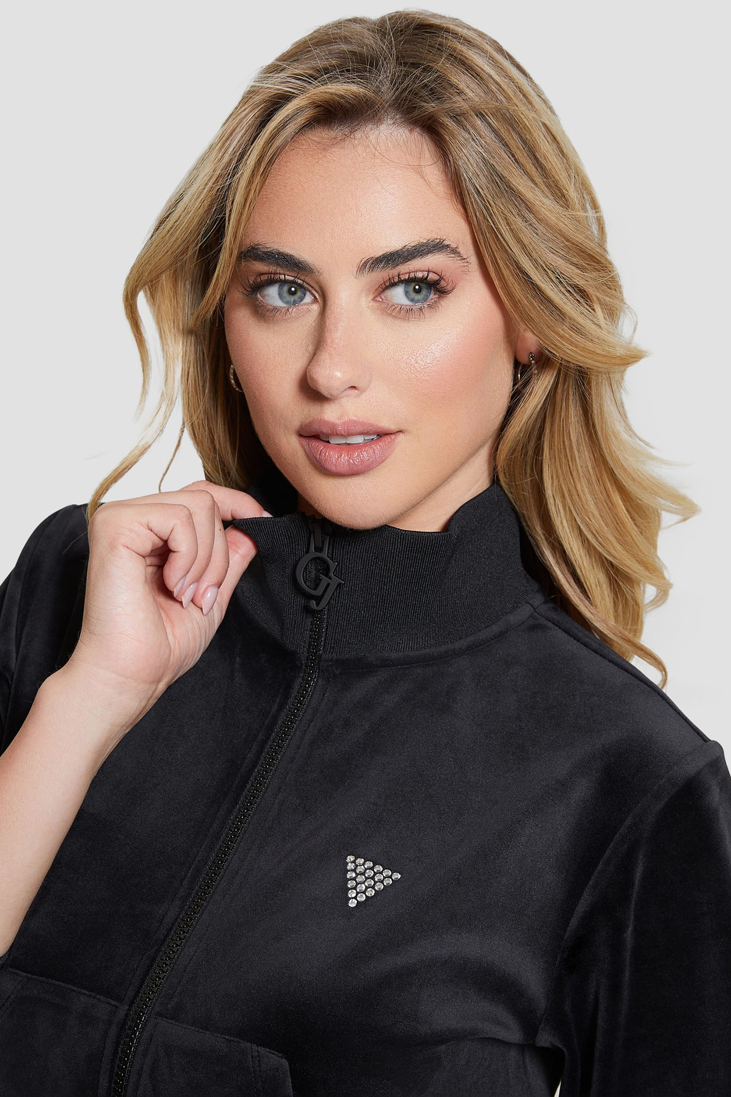 Женская черная велюровая спортивная кофта Guess V3BQ22.KBXI2;JBLK