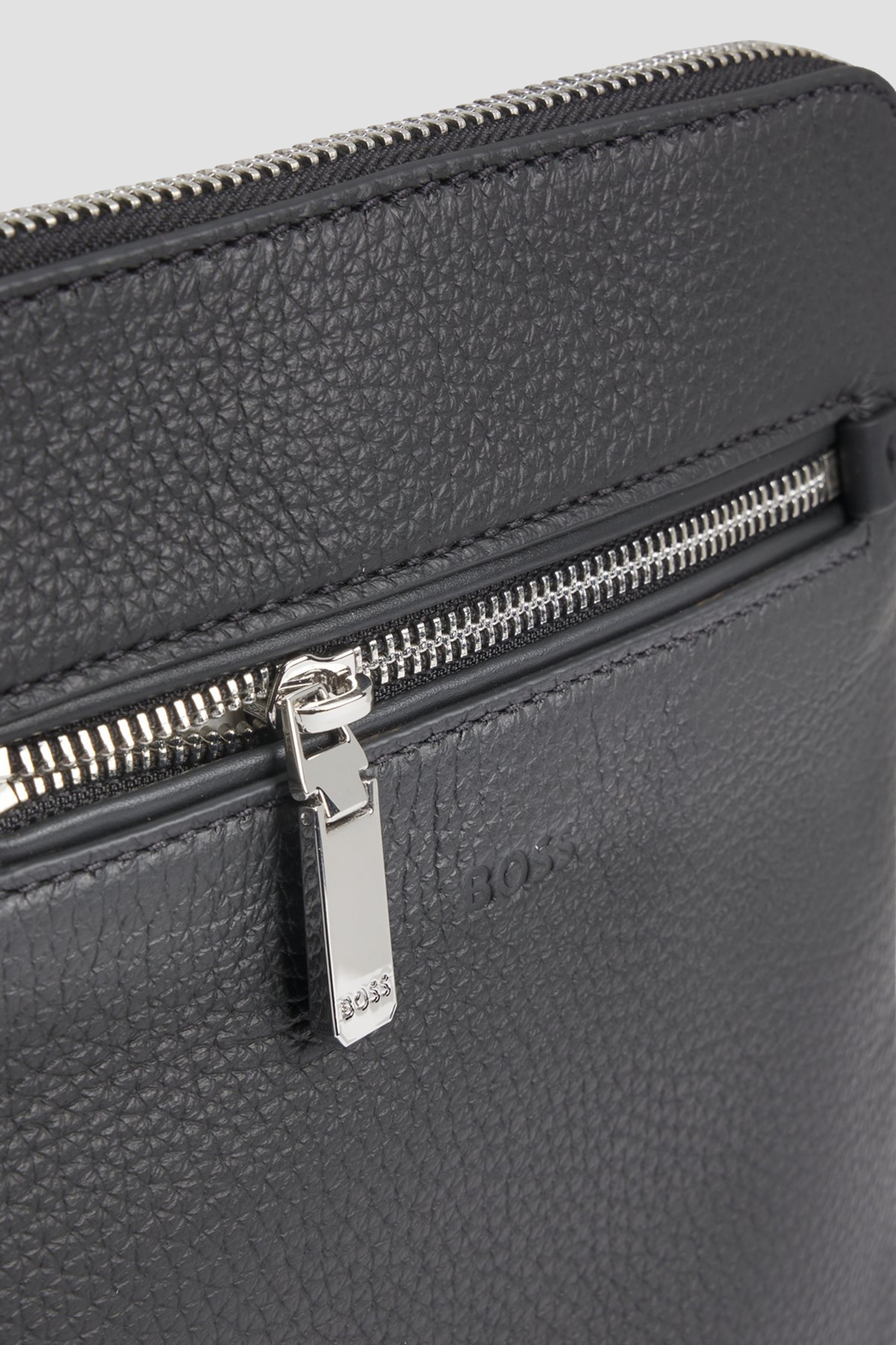 Мужская черная кожаная сумка BOSS 50529289;001