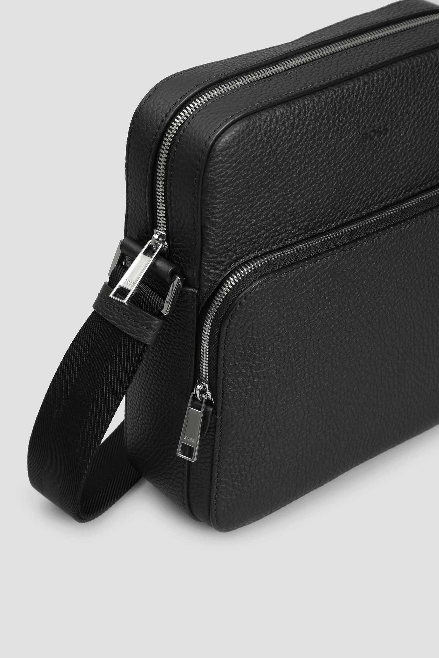 Чоловіча чорна шкіряна сумка BOSS 50470469;001