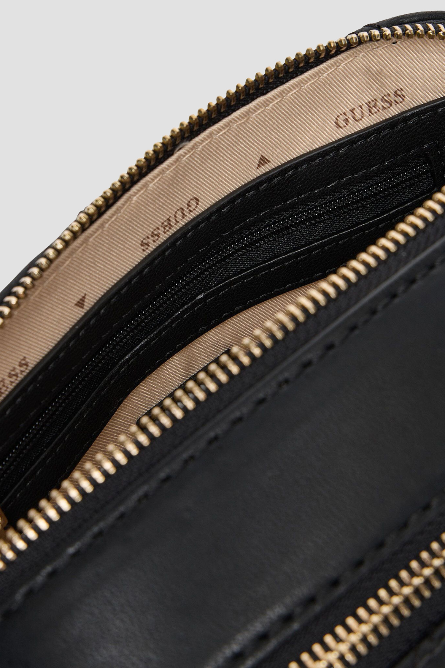 Женская черная сумка Guess HWQG96.73140;BLA