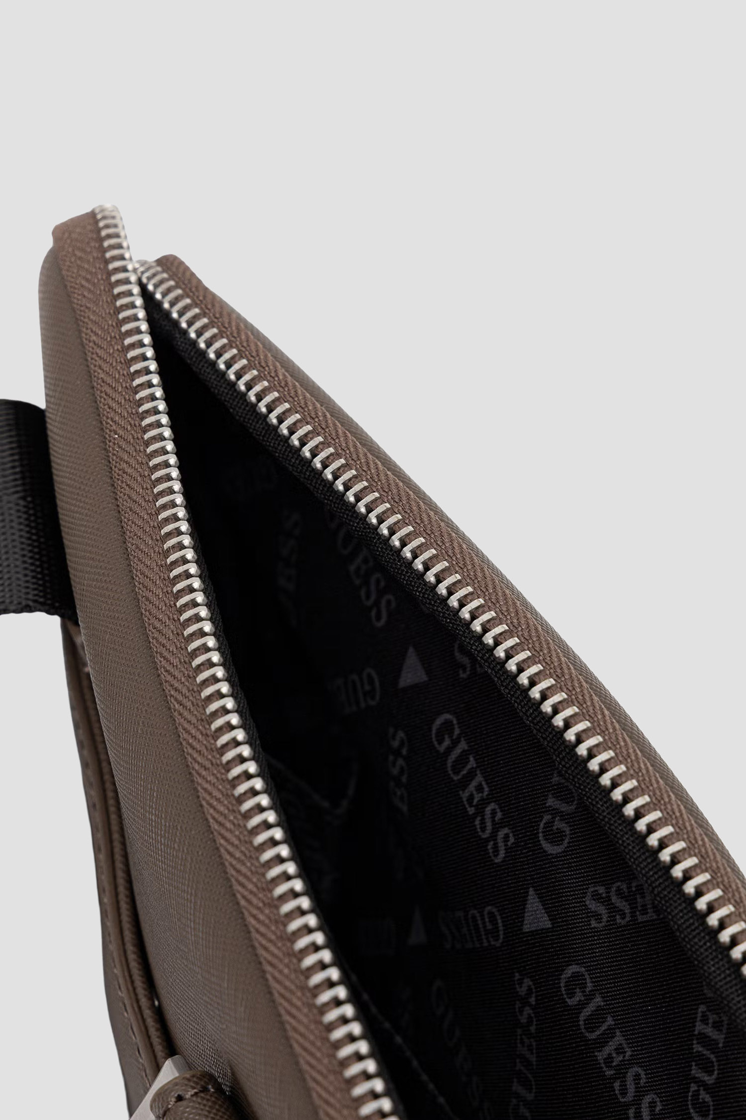 Мужская коричневая сумка Guess HMECSA.P3123;BSW