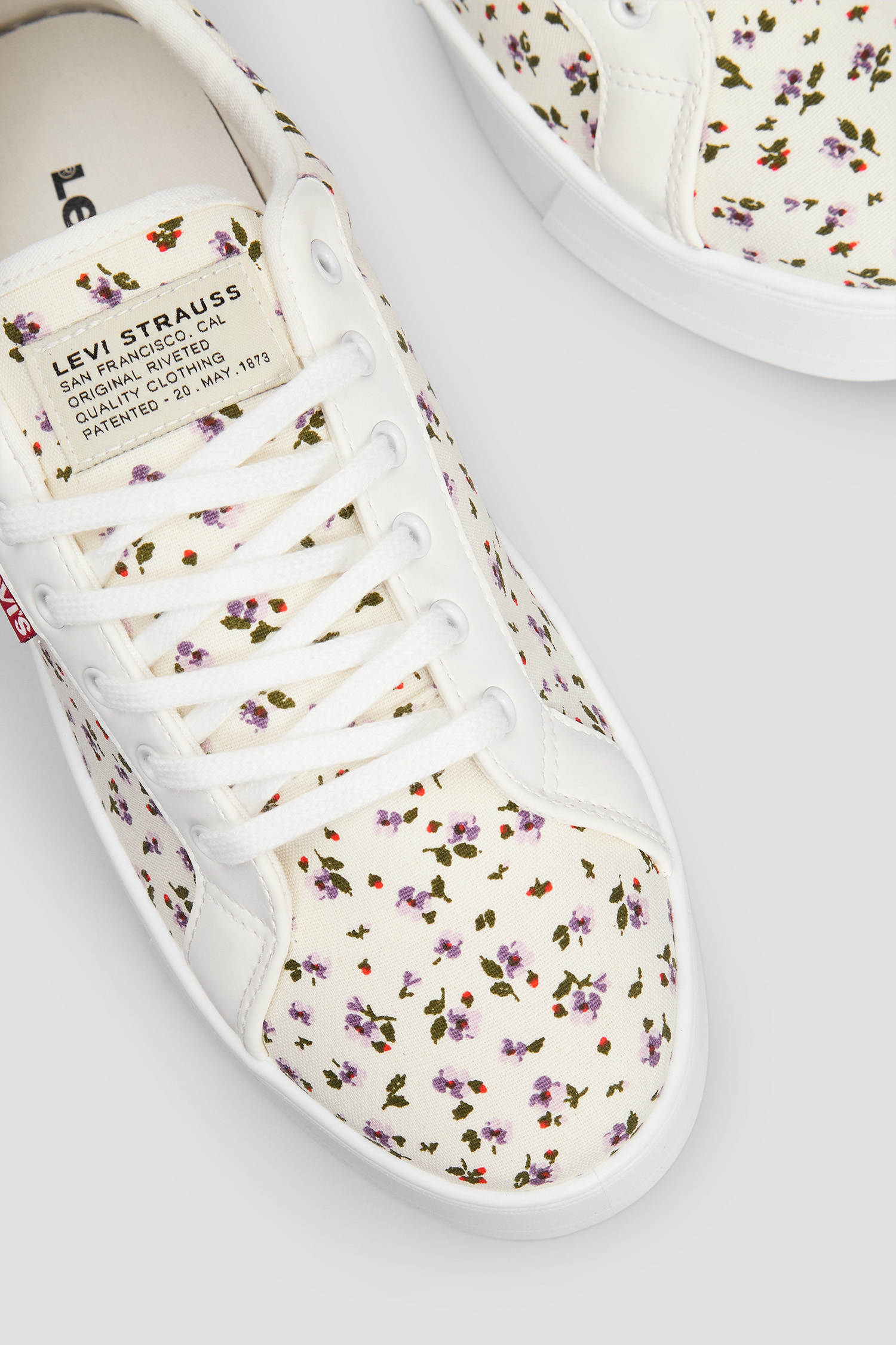 Женские белые кеды с узором Levi’s® 234188;593.51