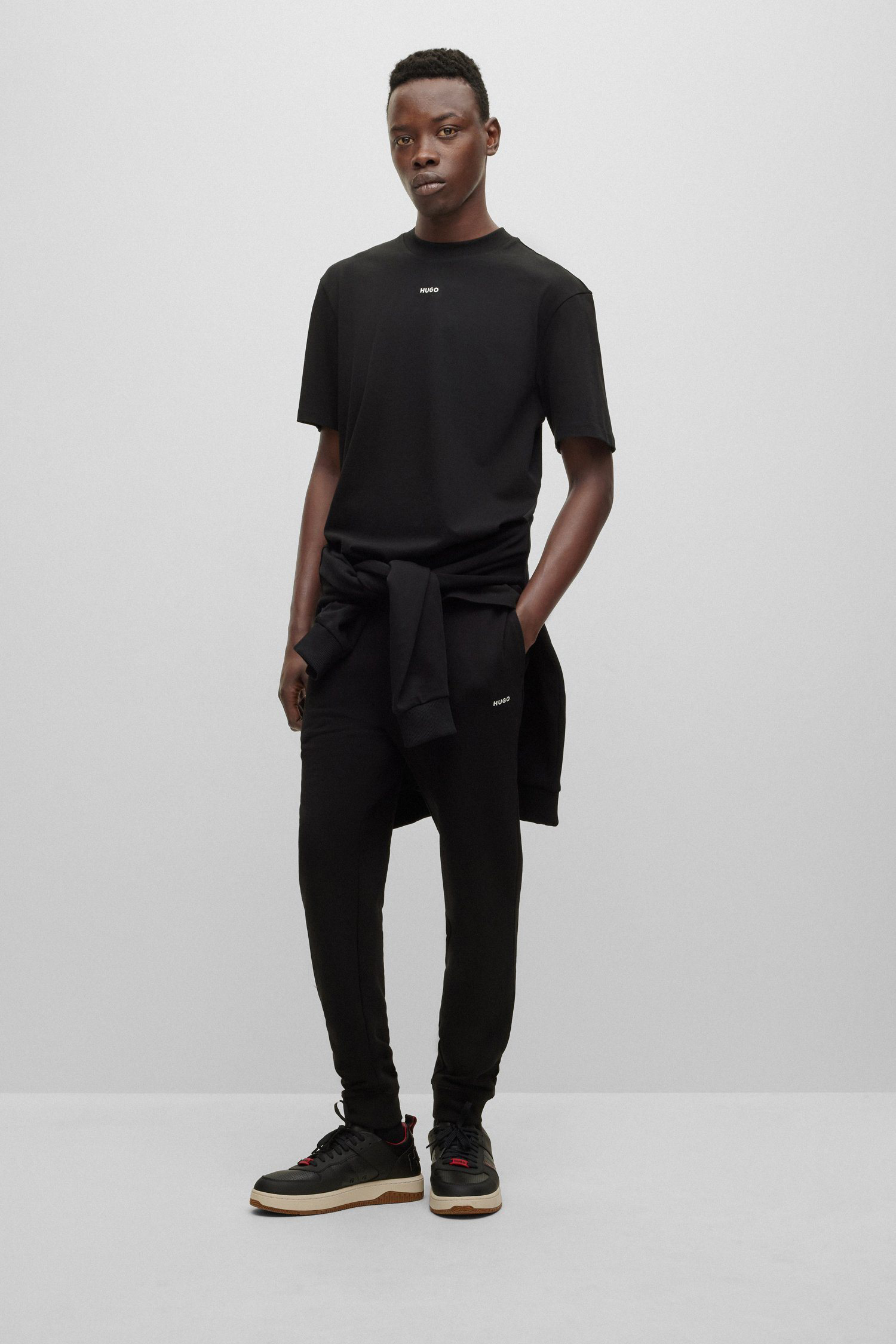 Чоловіча чорна футболка HUGO 50488330;001
