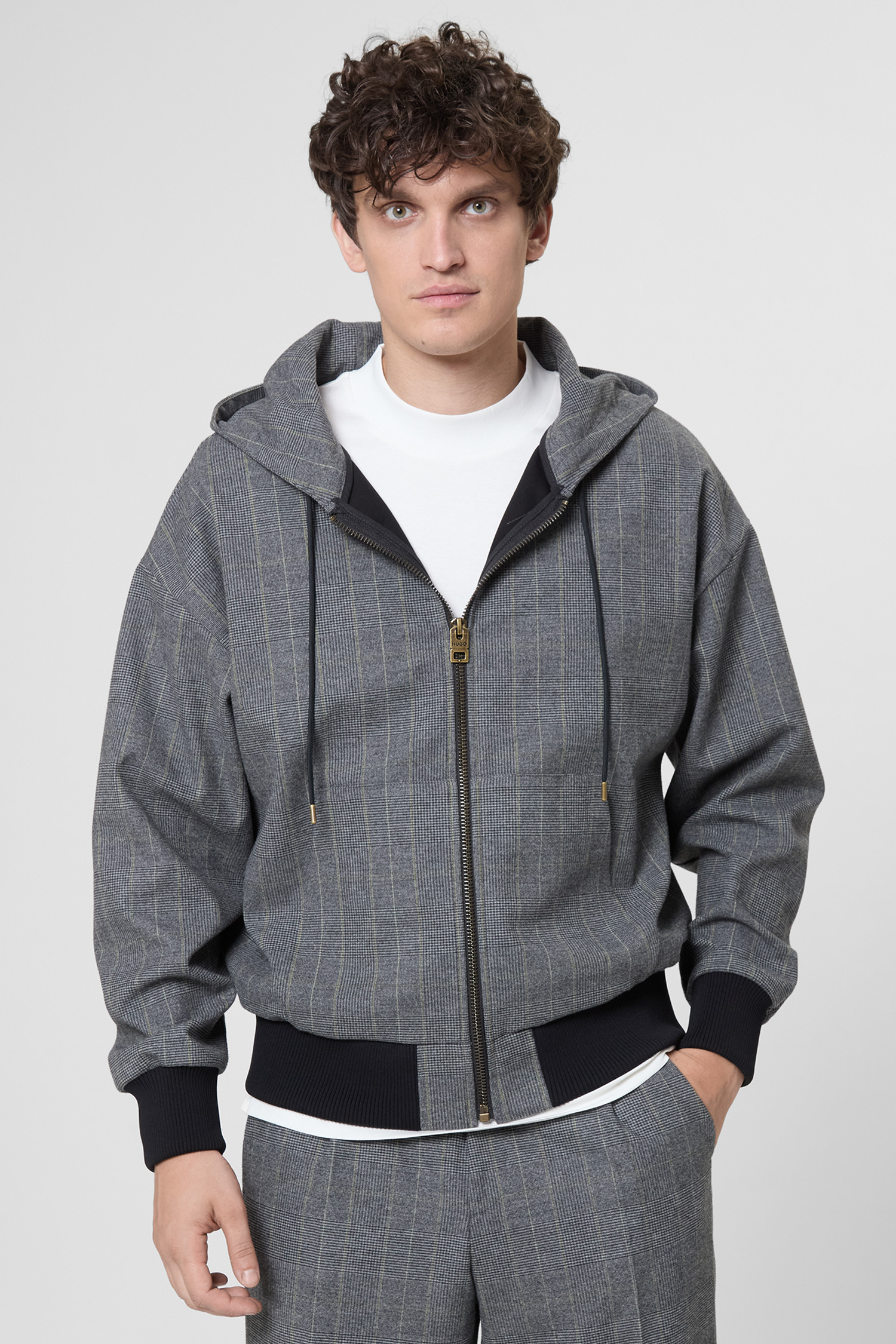 Мужская серая куртка в клетку HUGO 50544678;030