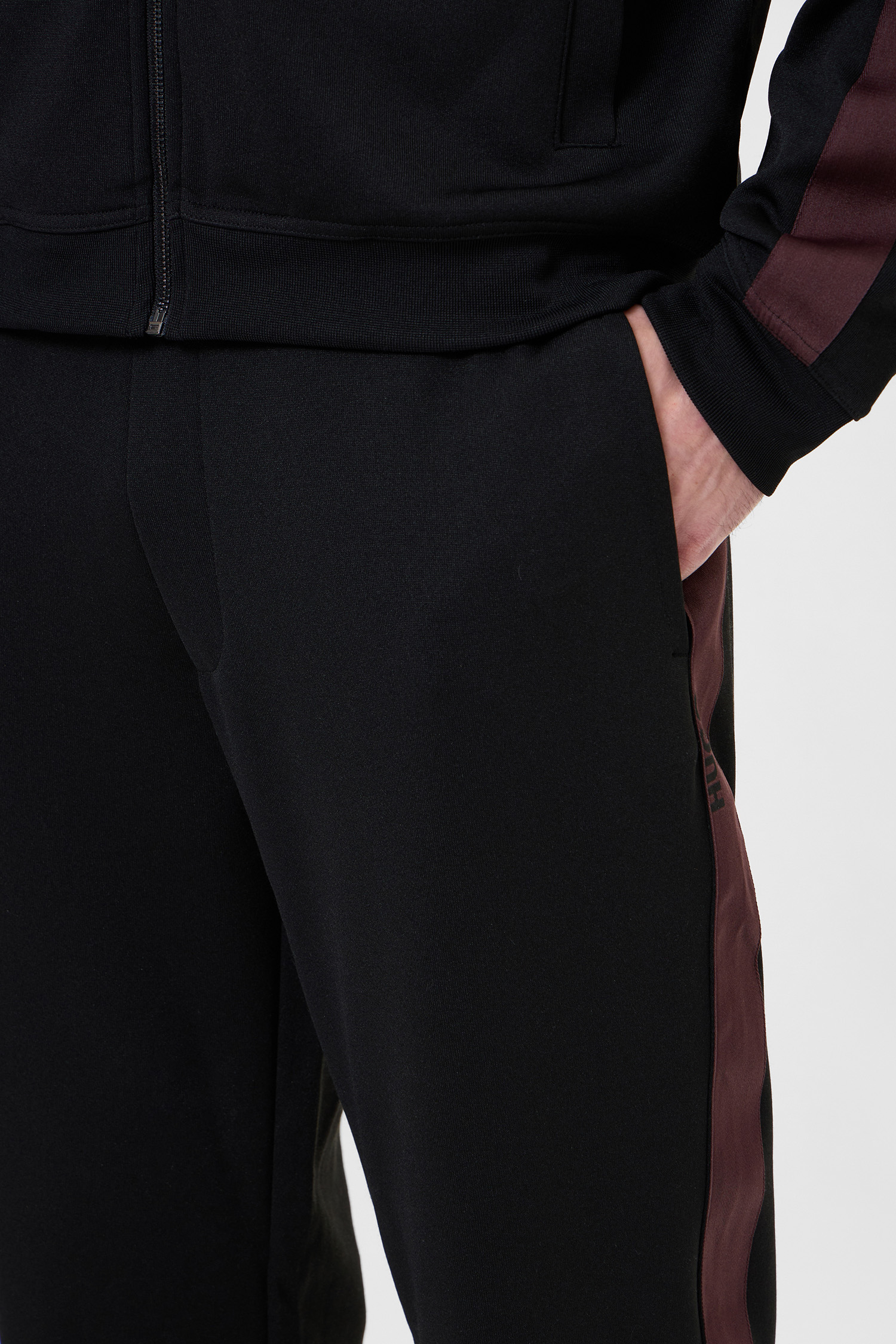 Чоловічі чорні спортивні штани HUGO 50551351;001