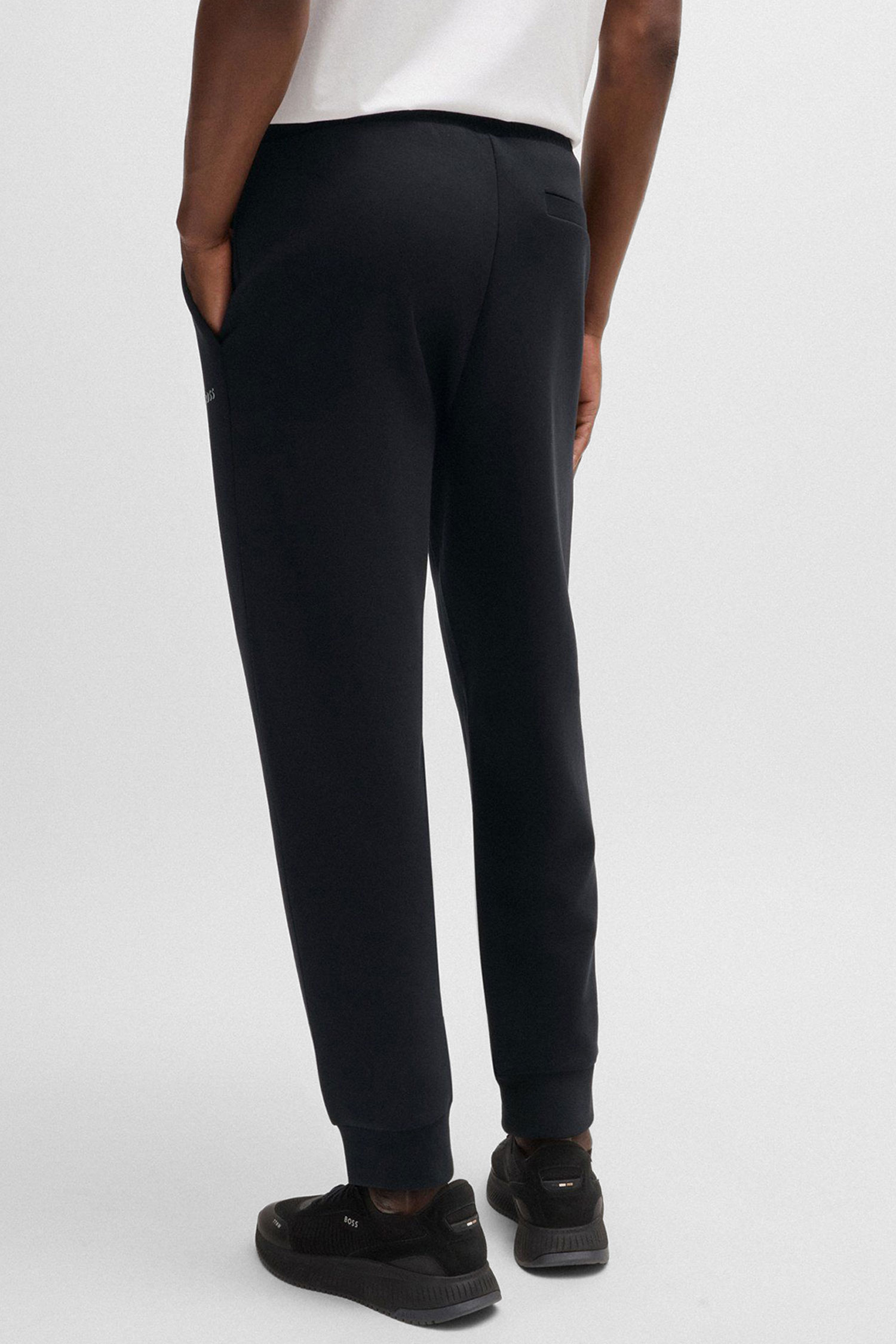 Чоловічі чорні спортивні штани BOSS 50506141;001