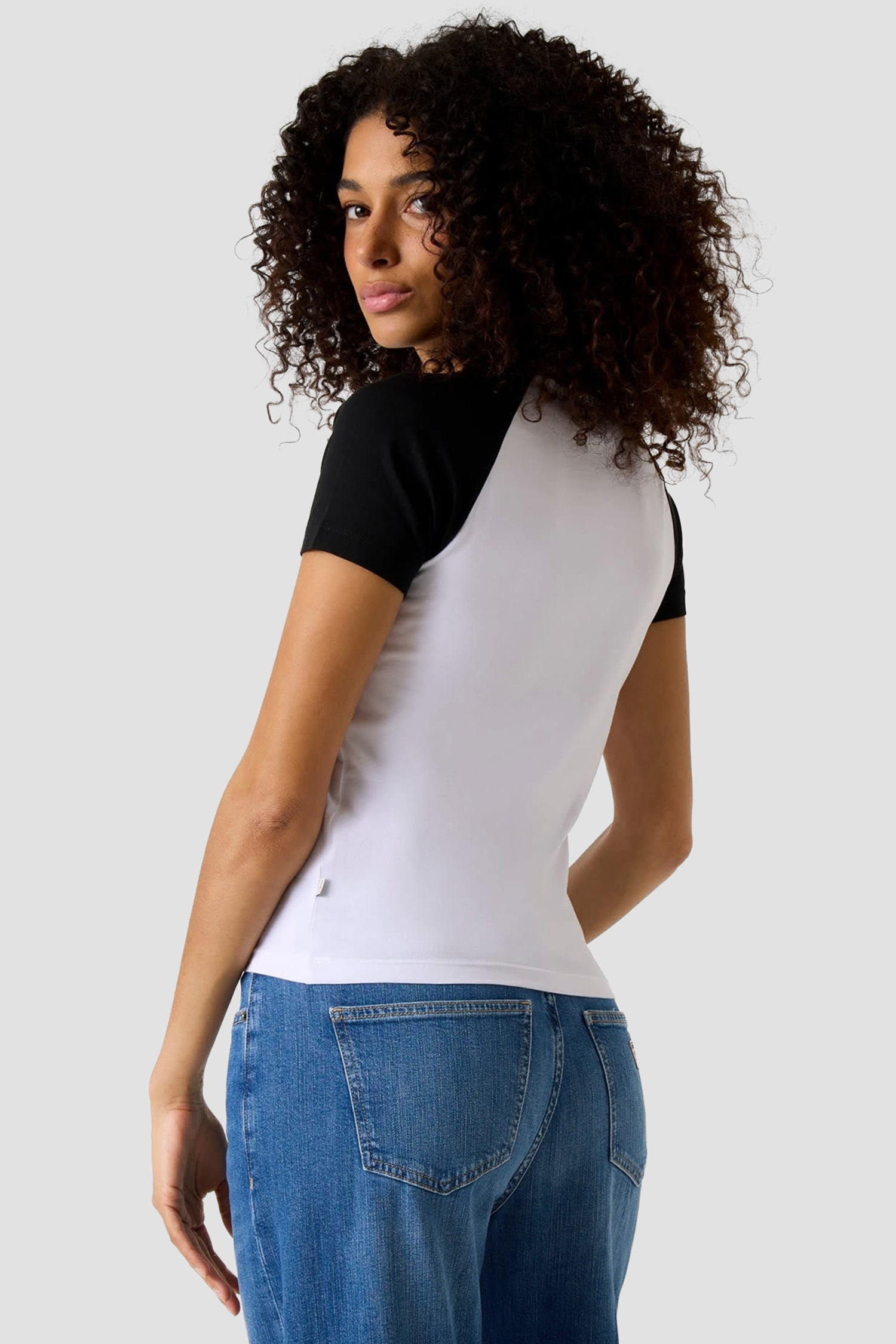 Жіноча біла футболка Guess Jeans W6GIB0.J1314;G011
