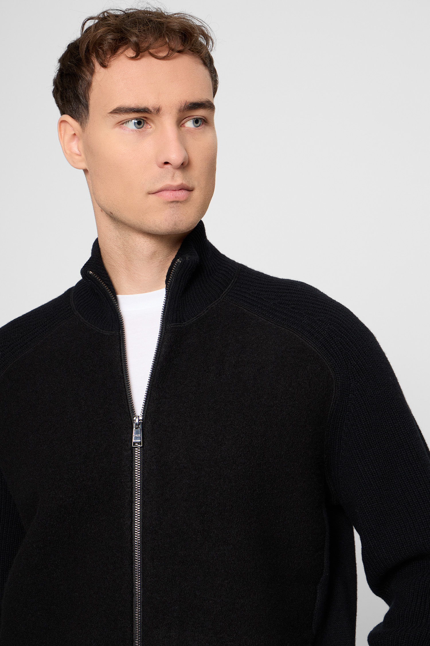 Чоловічий чорний вовняний кардиган BOSS 50550011;001