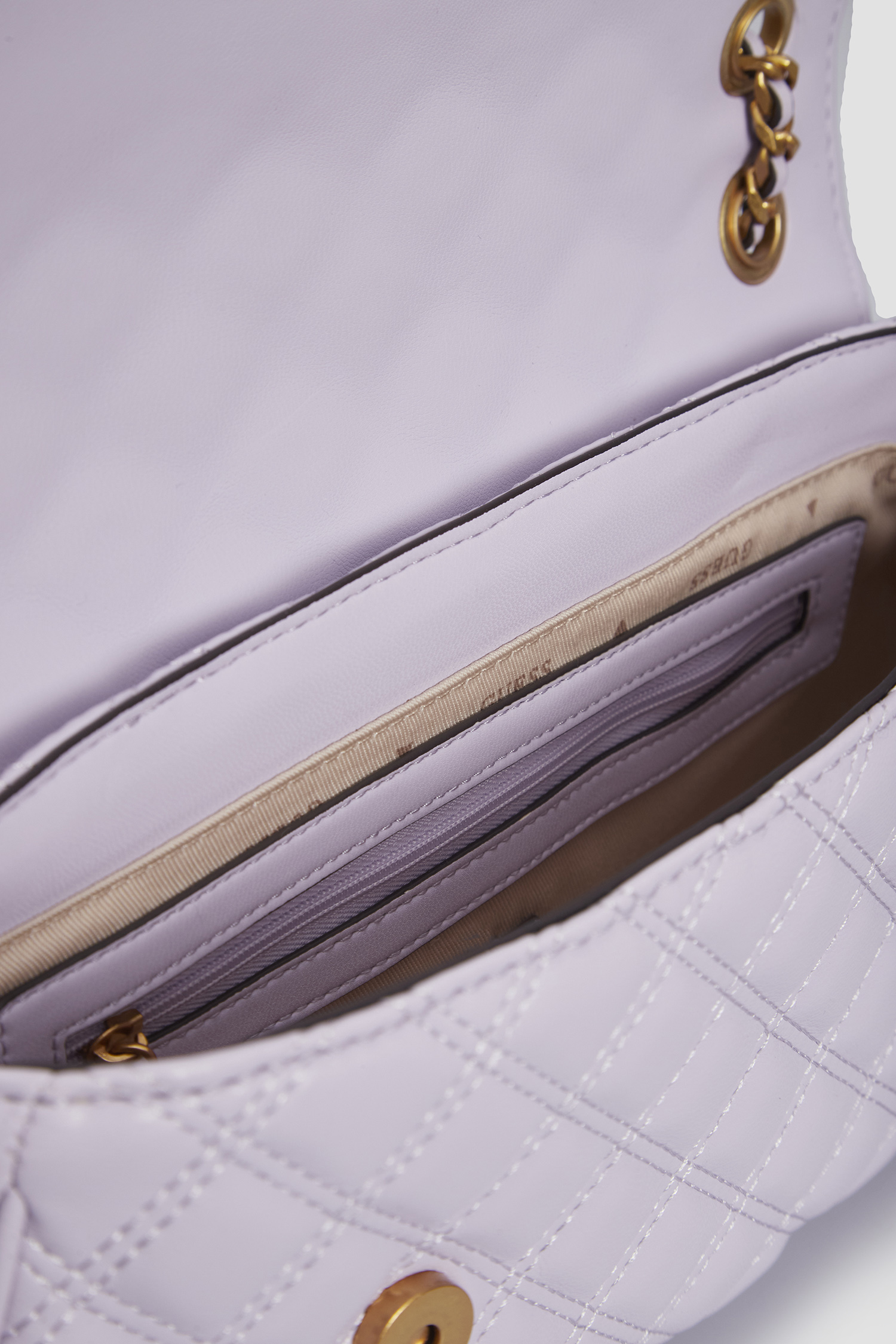 Жіноча бузкова сумка Guess HWQA87.48210;LAV