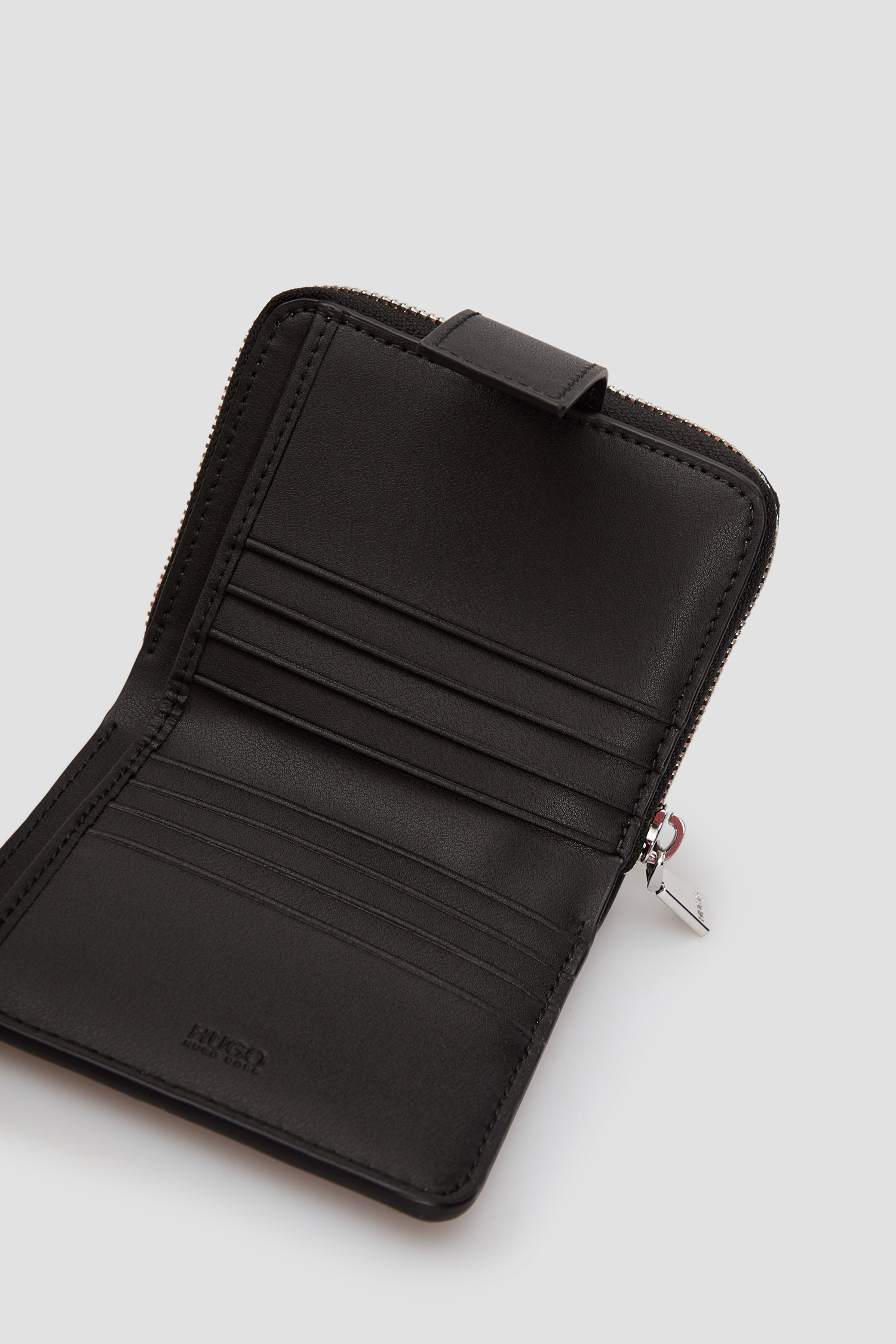 Жіночий чорний шкіряний гаманець HUGO 50466327;001