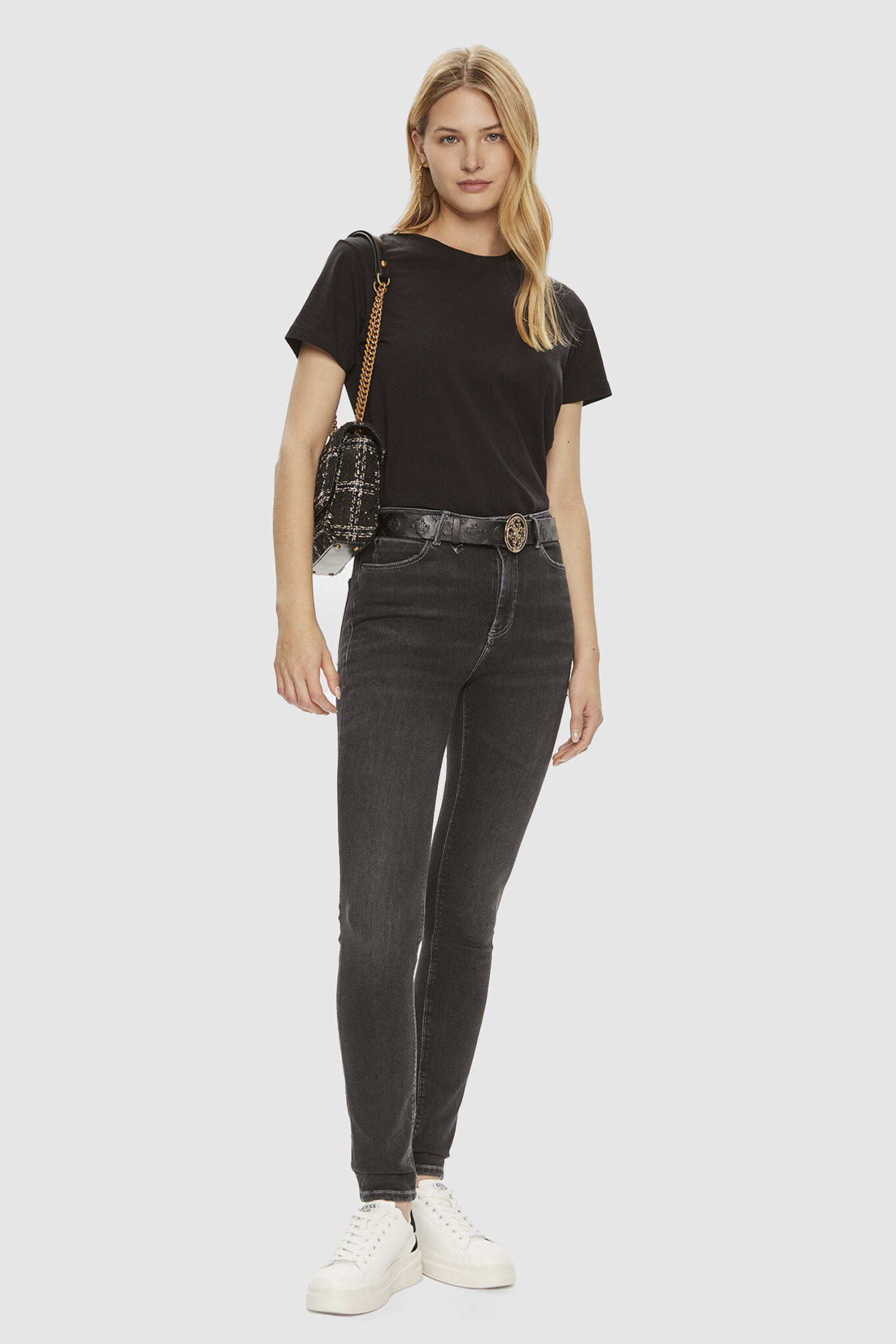 Жіноча чорна футболка Guess V4YI09.J1314;JBLK
