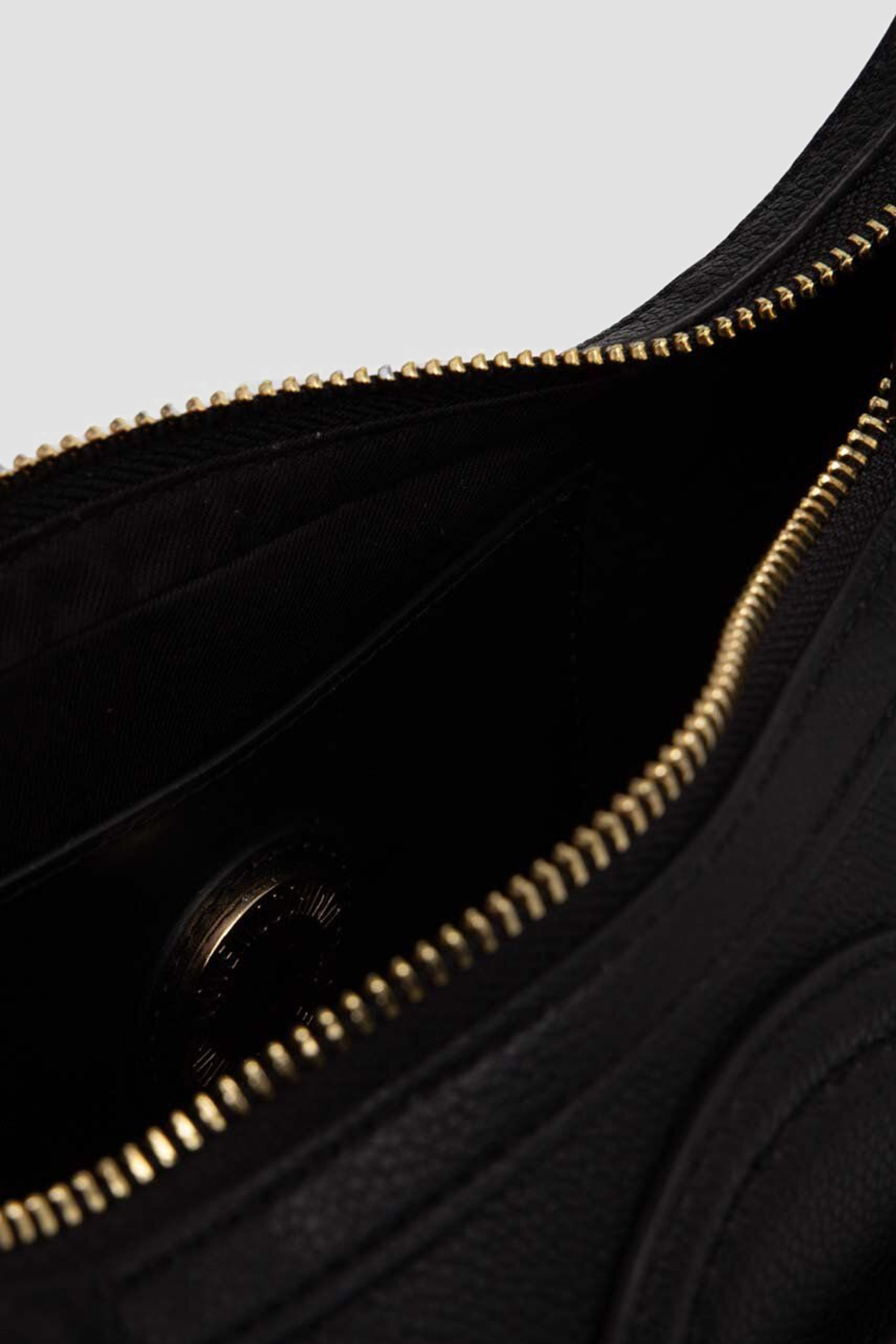 Женская черная сумка Moschino JC4170PP1L.LS0;000