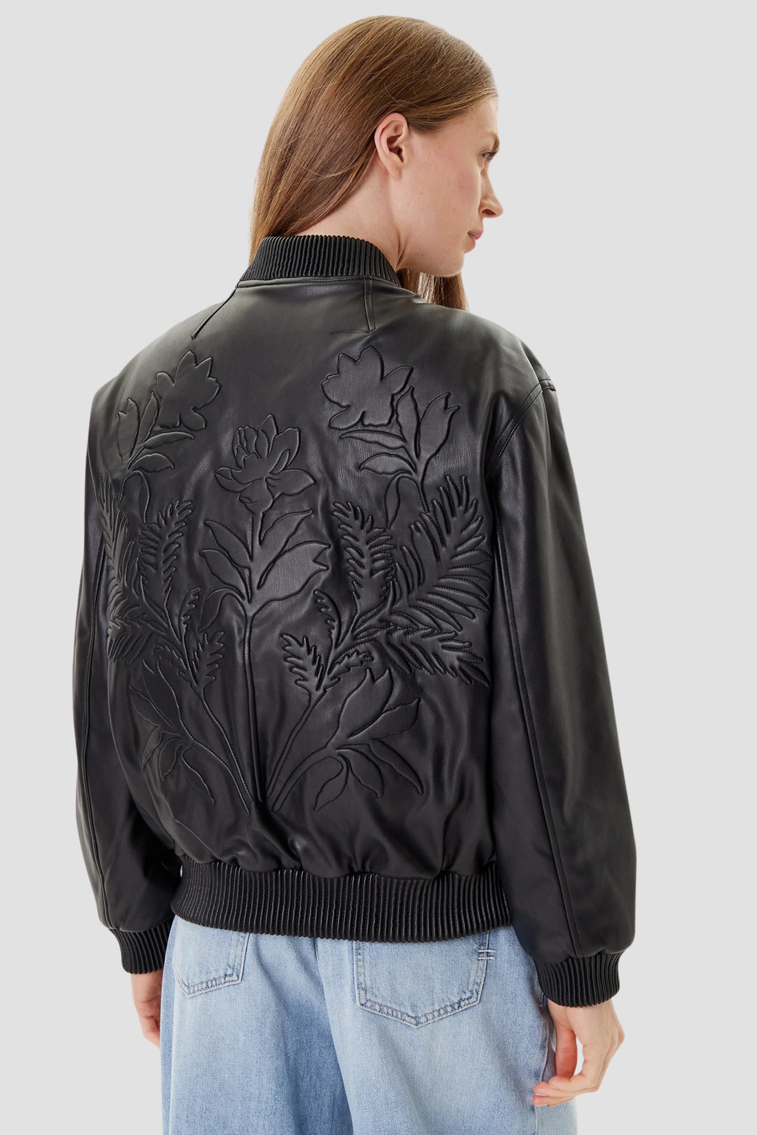 Жіночий чорний бомбер Guess W5YL06.WE480;JBLK