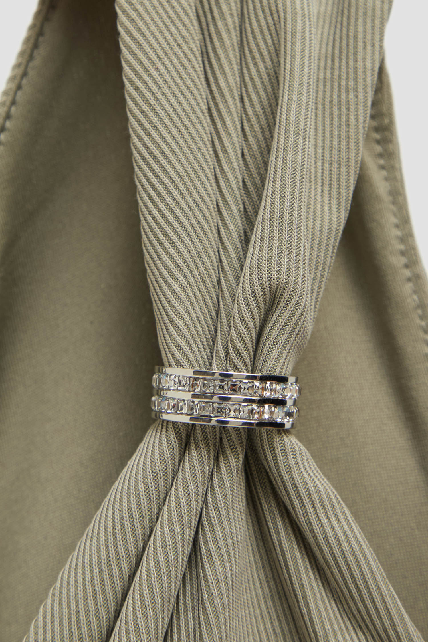 Женский оливковый топ Guess W5GP22.KAQL2;G9D5