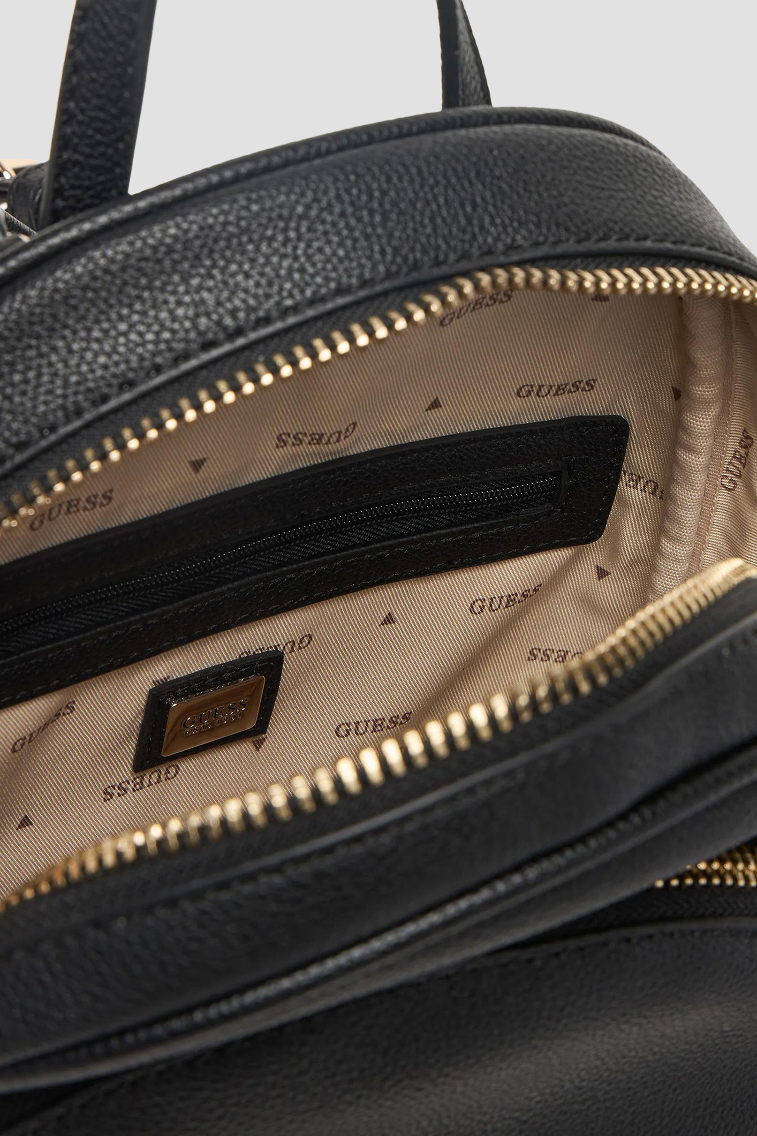 Женский черный рюкзак Guess HWBG71.18320;BLA