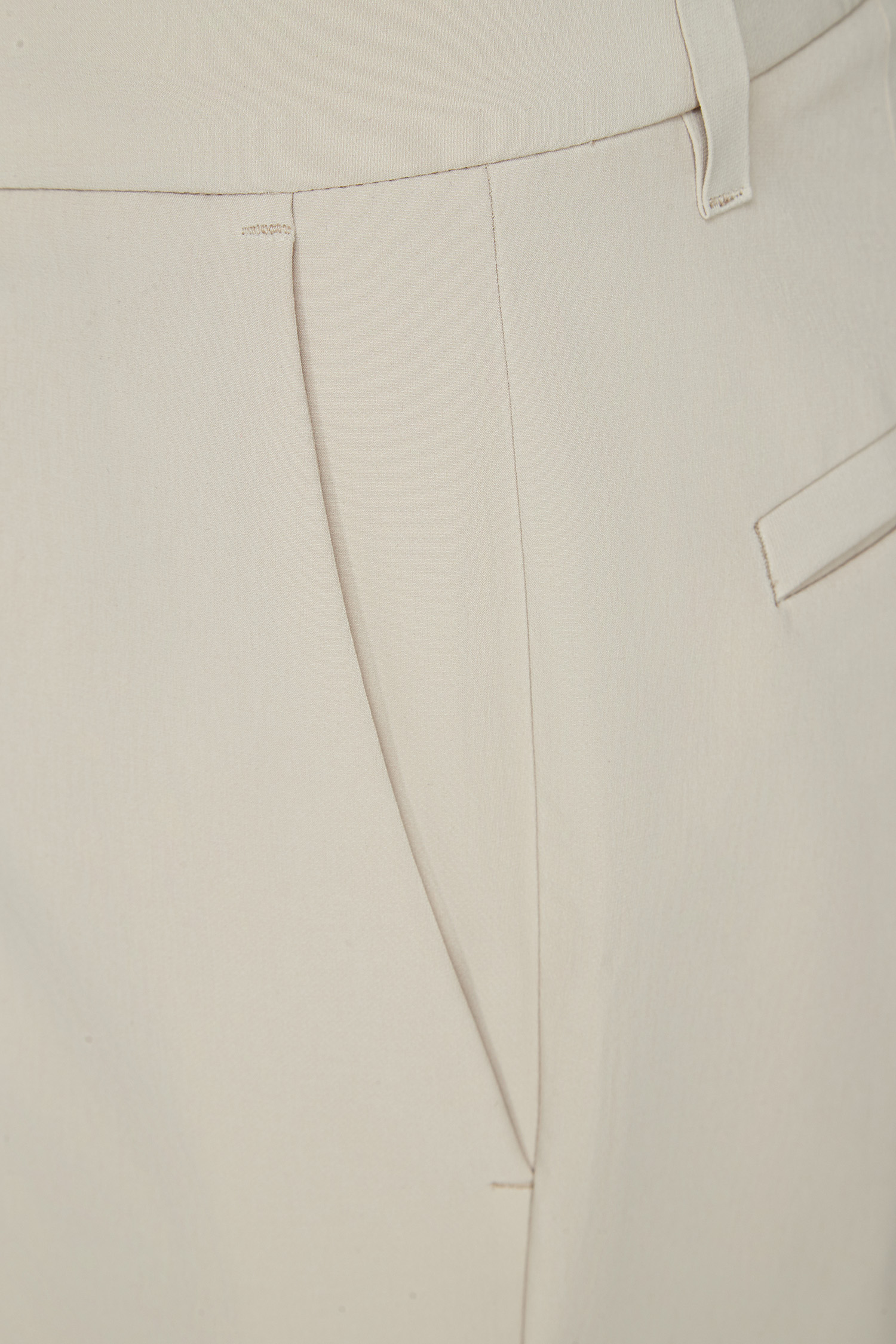 Мужские бежевые шорты BOSS 50504392;269