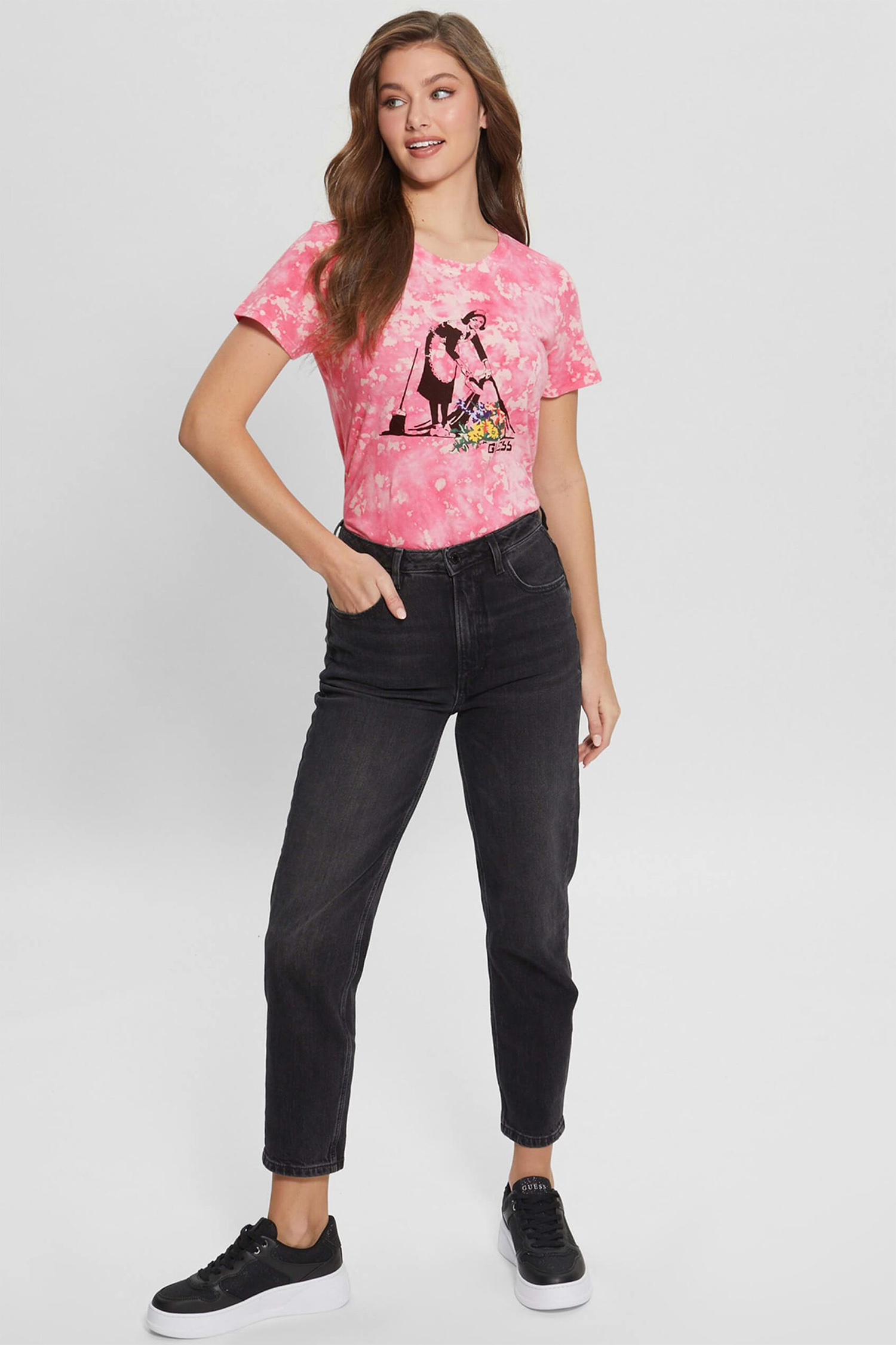 Жіноча рожева футболка Guess x Brandalised Guess W3RI67.K9RM3;F60C